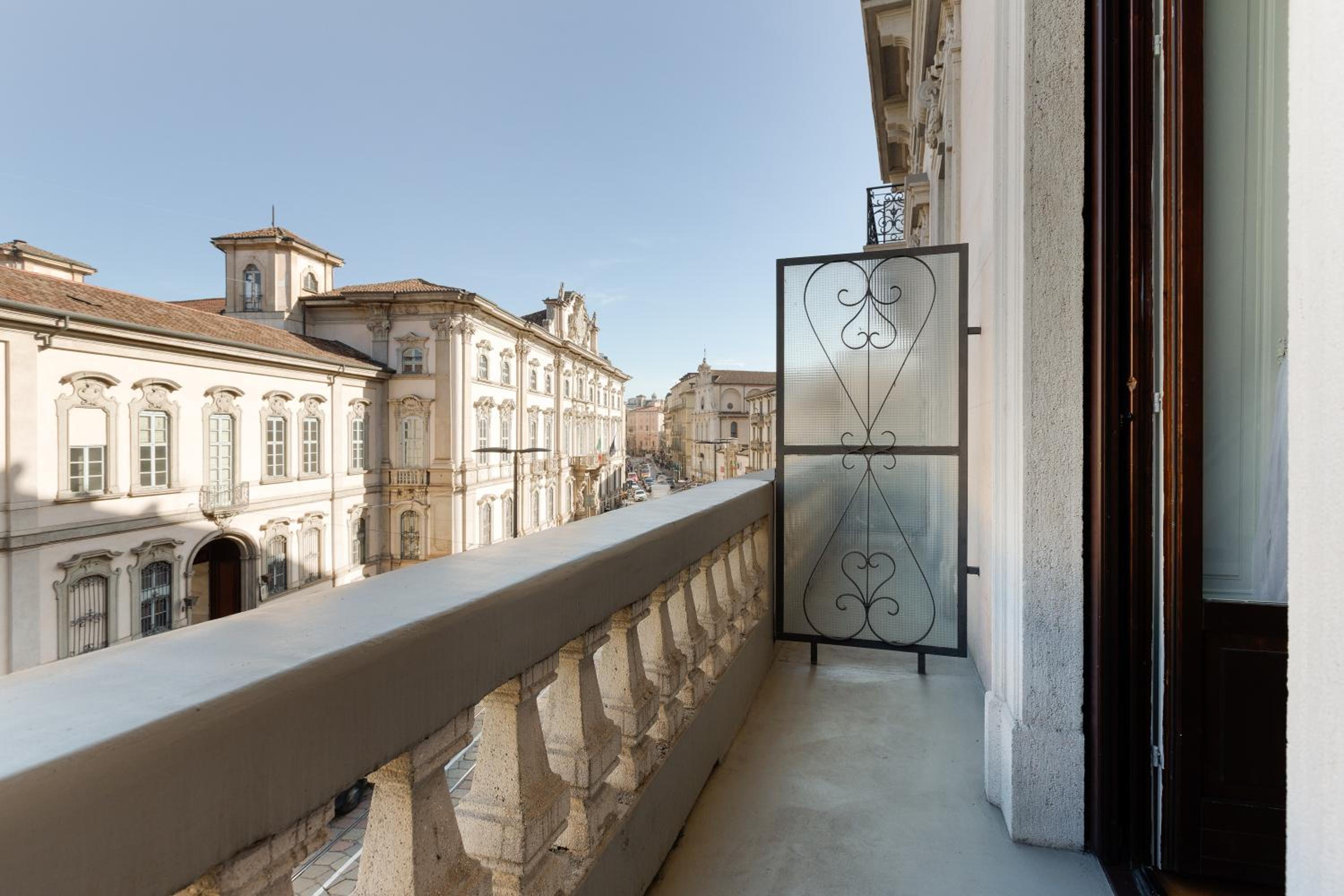 GuestHost - Central Studio APTS Milano-Corso Magenta