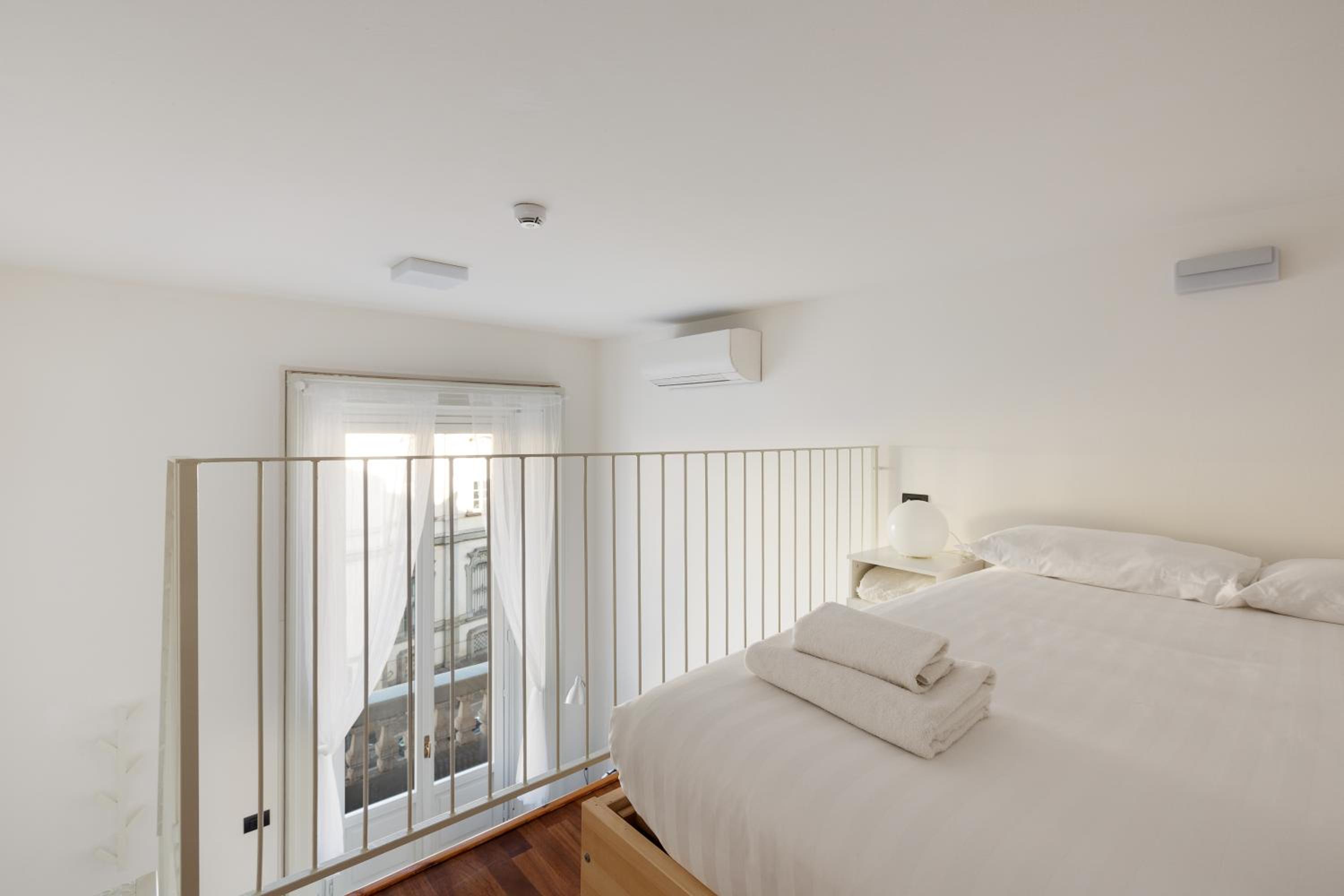 GuestHost - Central Studio APTS Milano-Corso Magenta