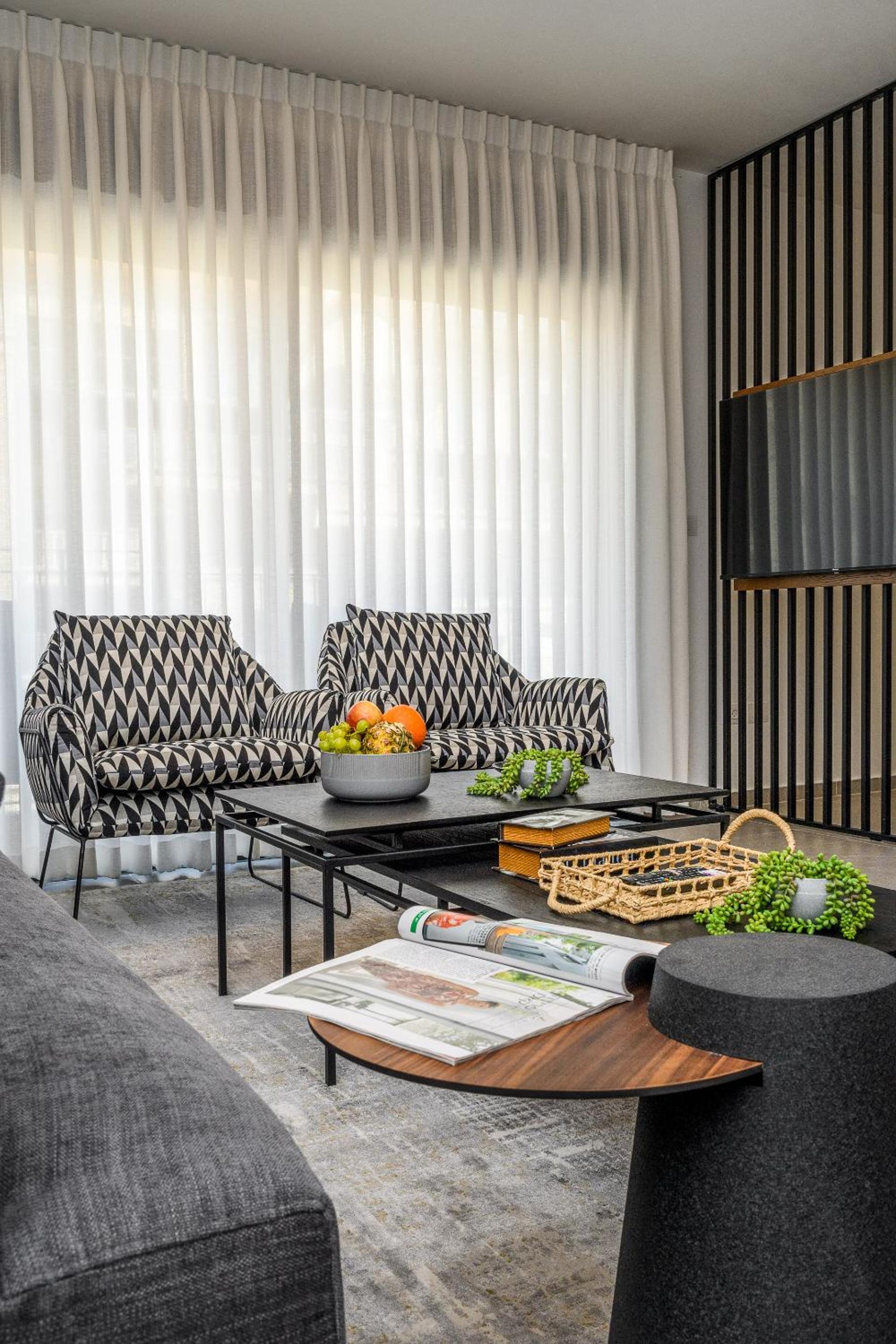 Luxurious Huge 2BDR&2Bth w Parking- mahne yehuda sea-u jerusalem view 5