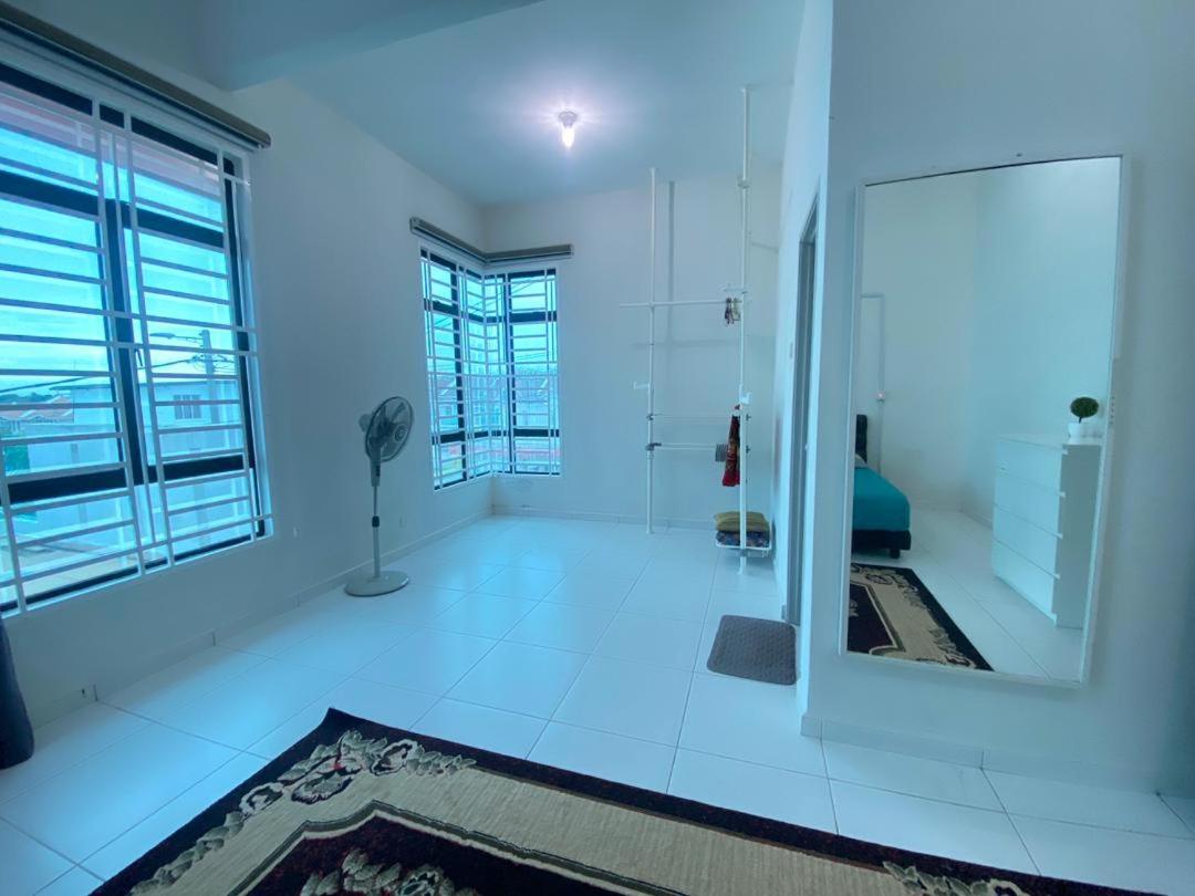 5Room Home2stay Hayyan Muslim Pool photo 2