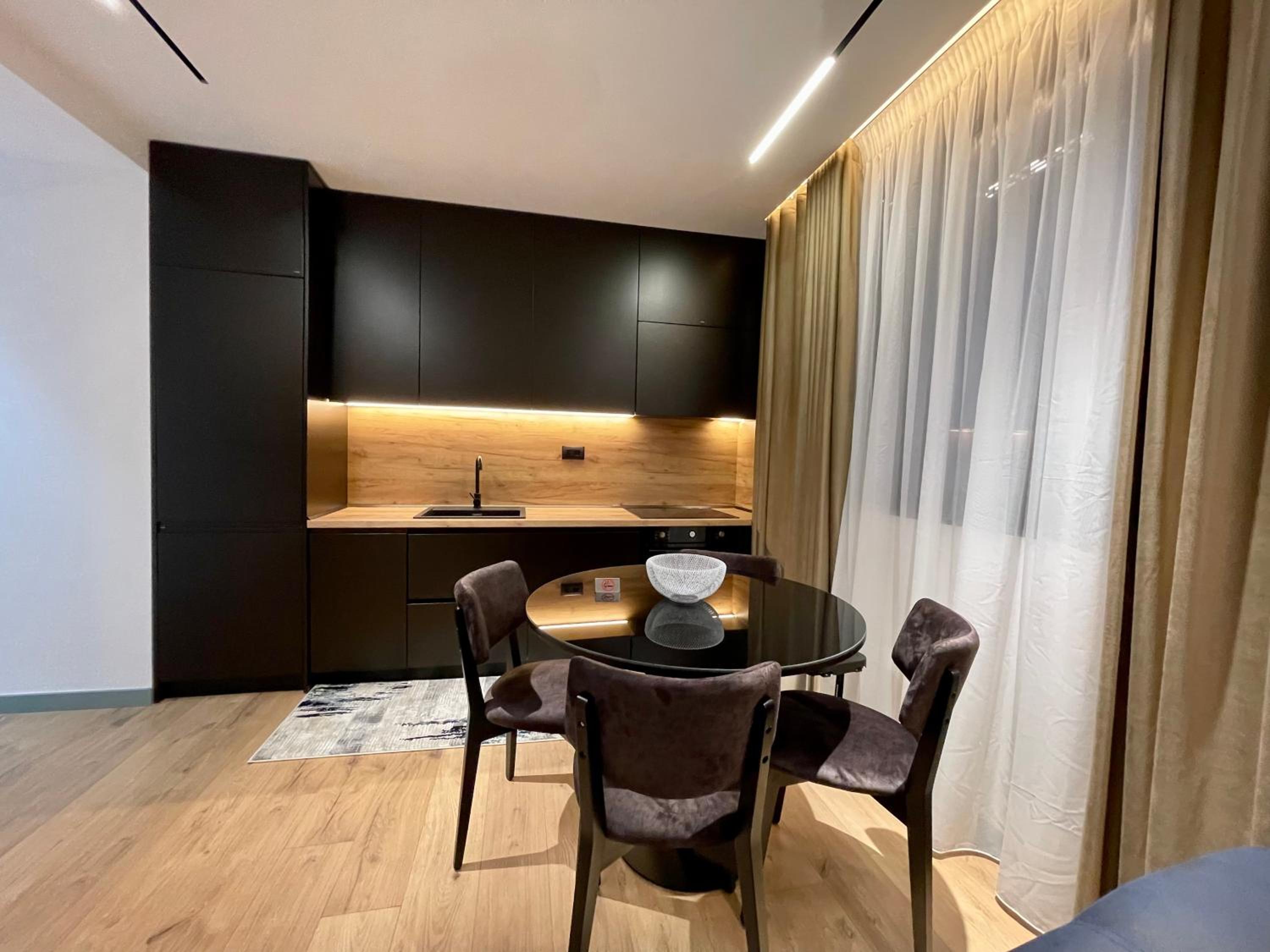 Queens Luxury Apartments Tirana