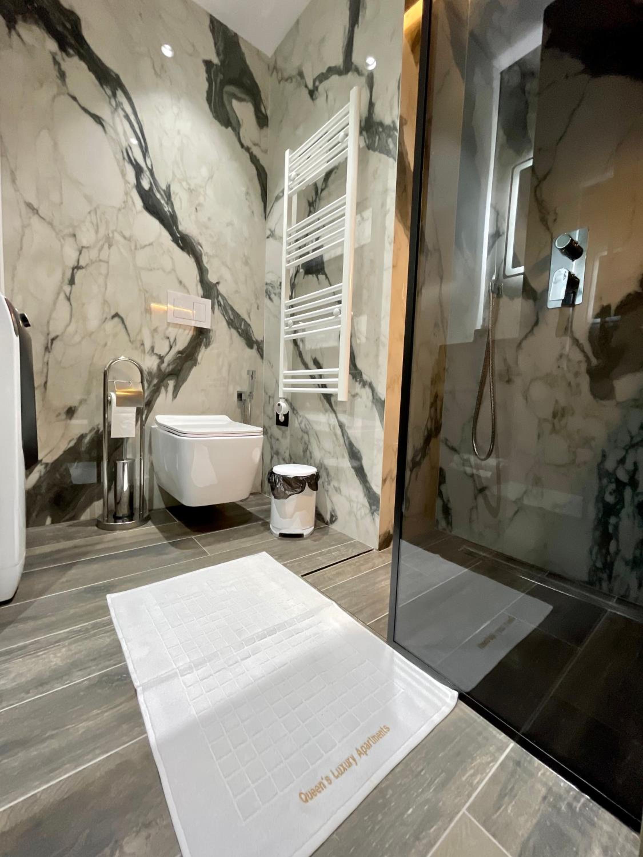 Queens Luxury Apartments Tirana