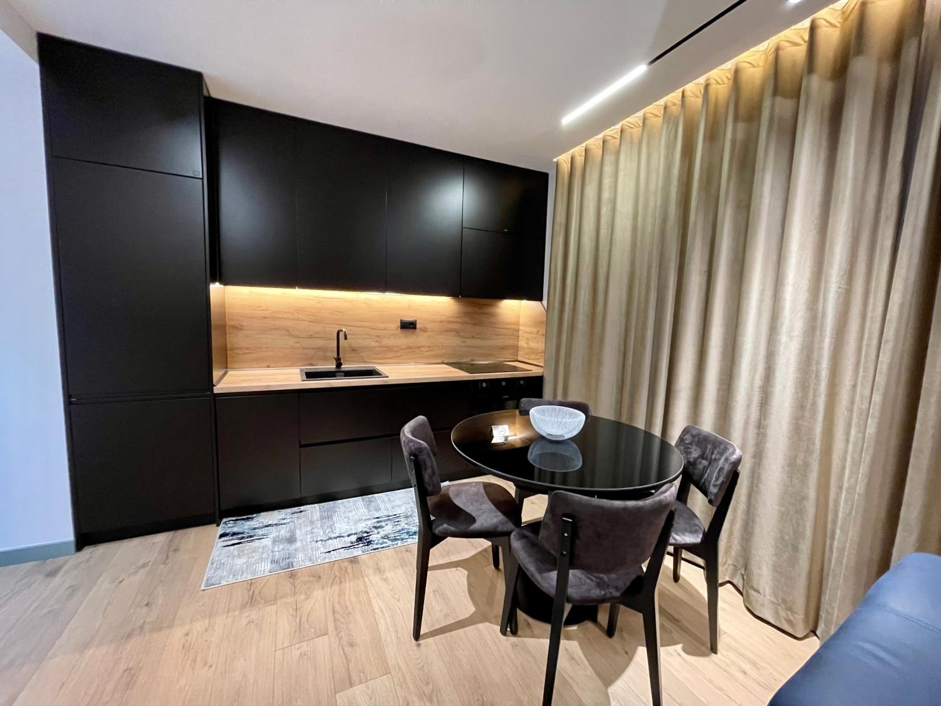 Queens Luxury Apartments Tirana