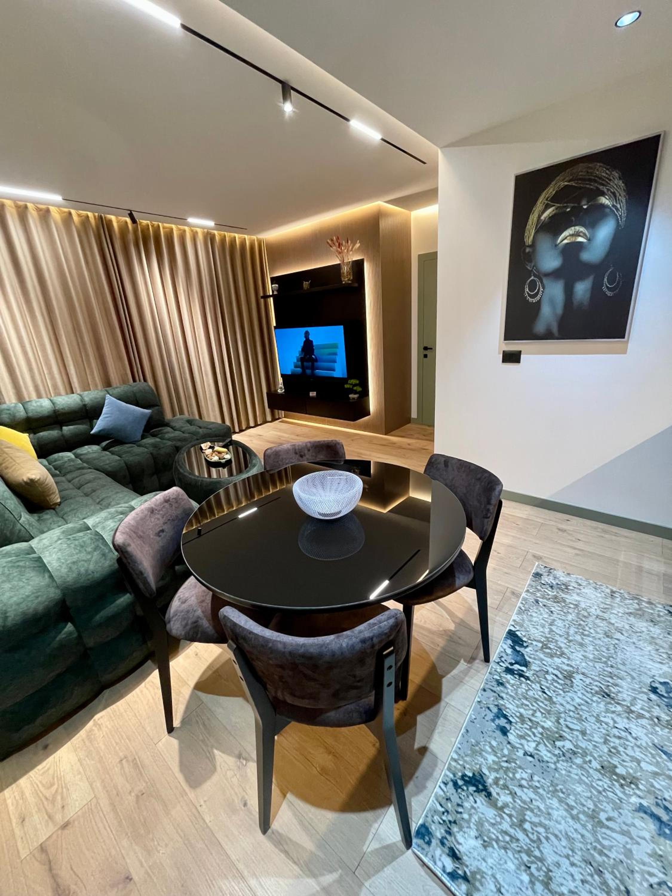 Queens Luxury Apartments Tirana