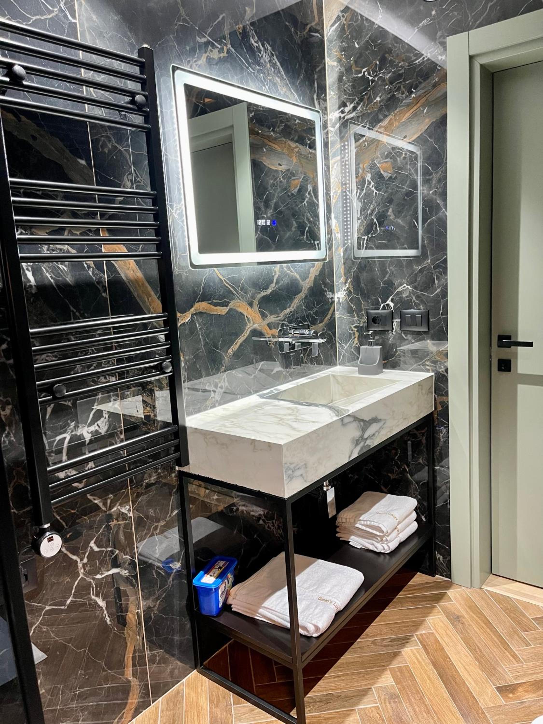 Queens Luxury Apartments Tirana