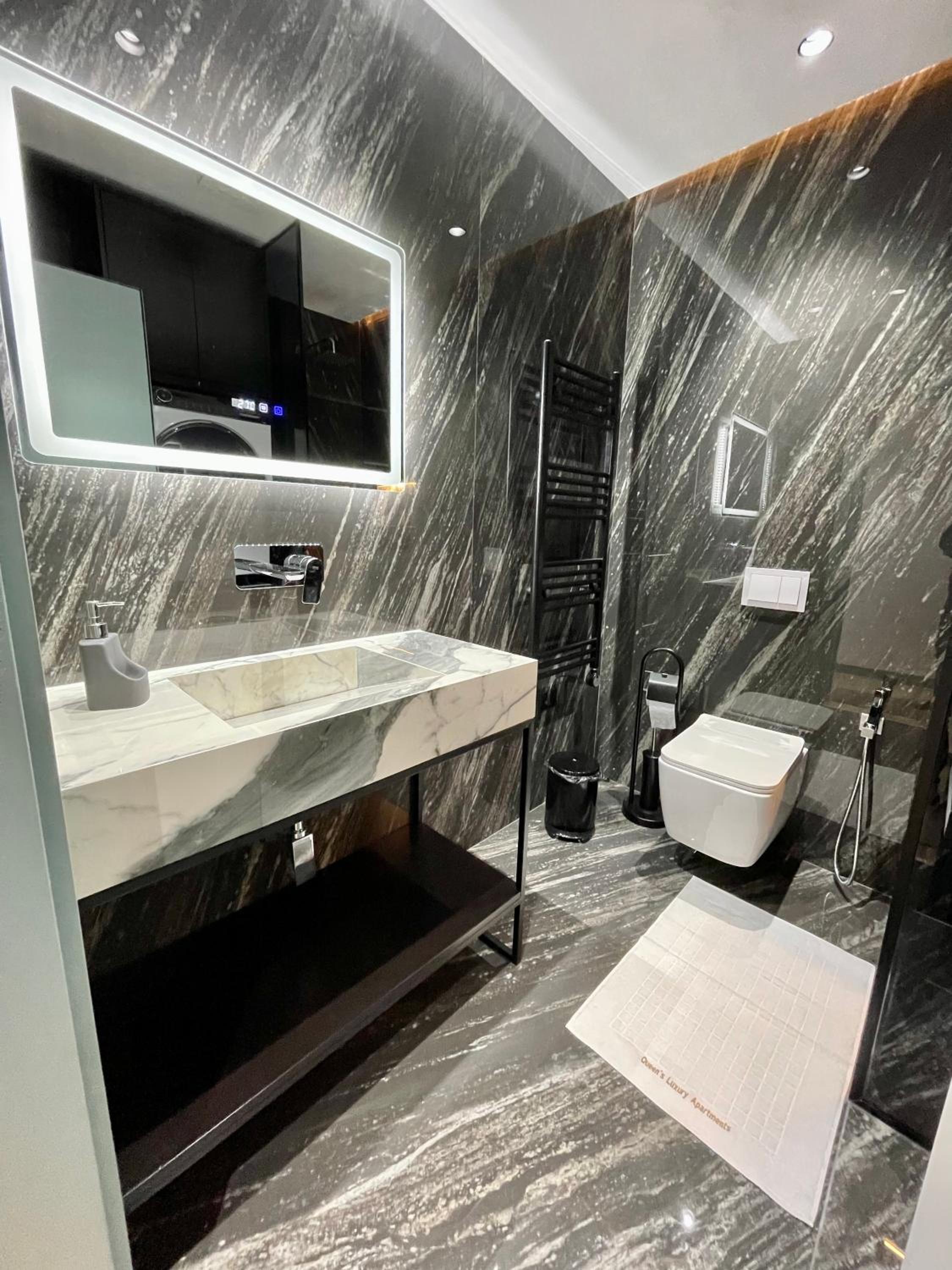 Queens Luxury Apartments Tirana