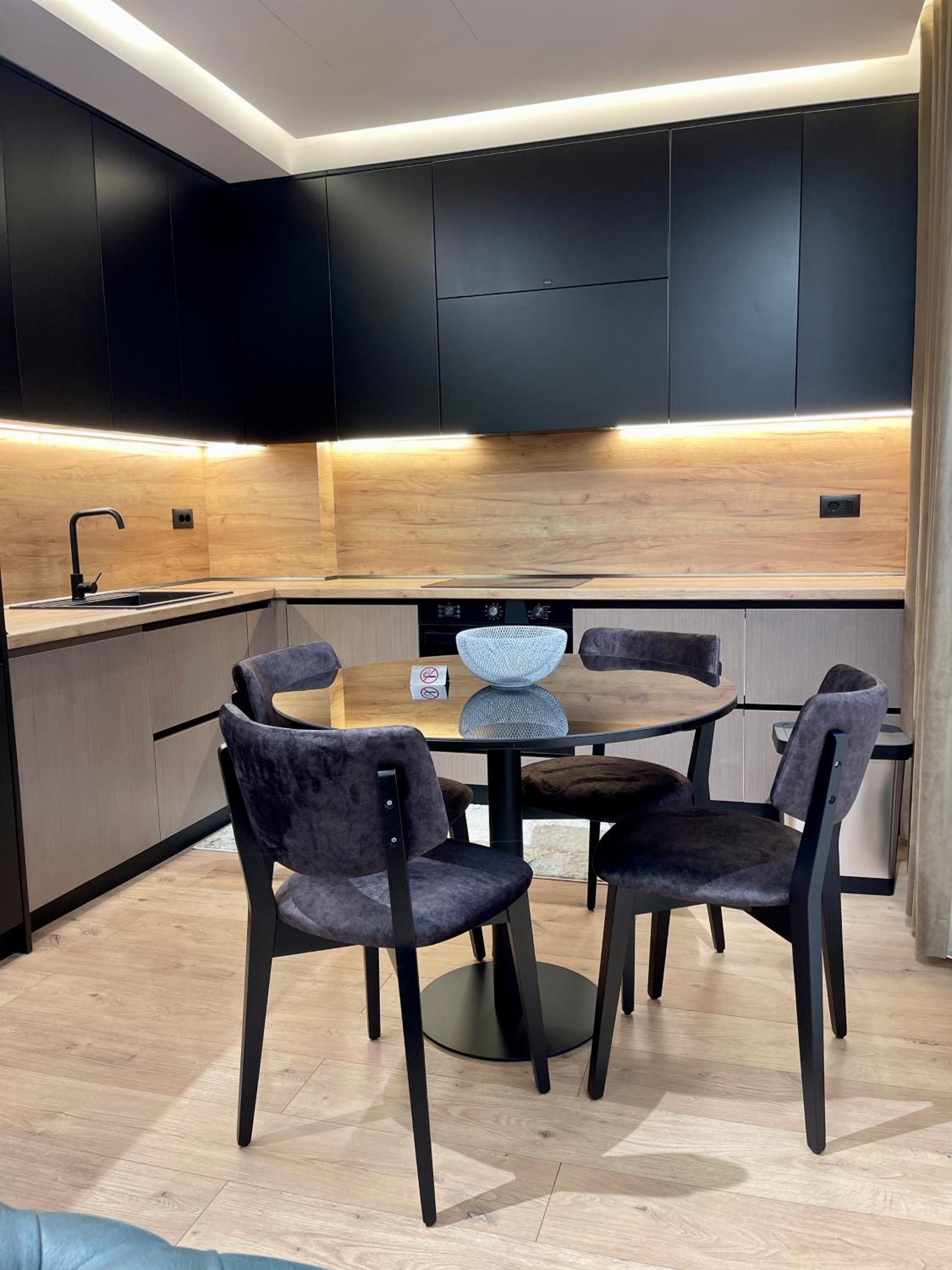 Queens Luxury Apartments Tirana