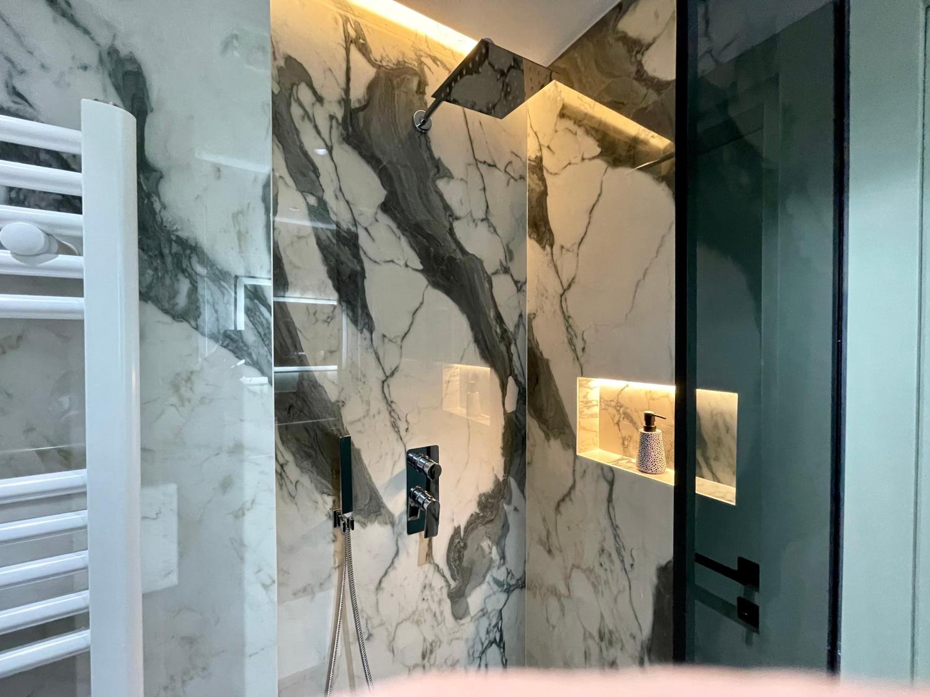 Queens Luxury Apartments Tirana