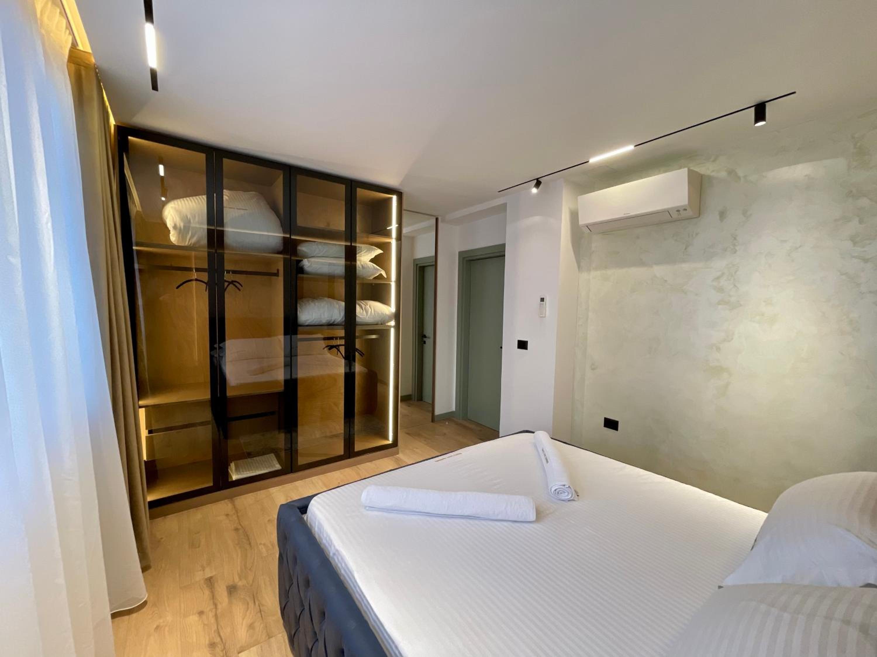 Queens Luxury Apartments Tirana