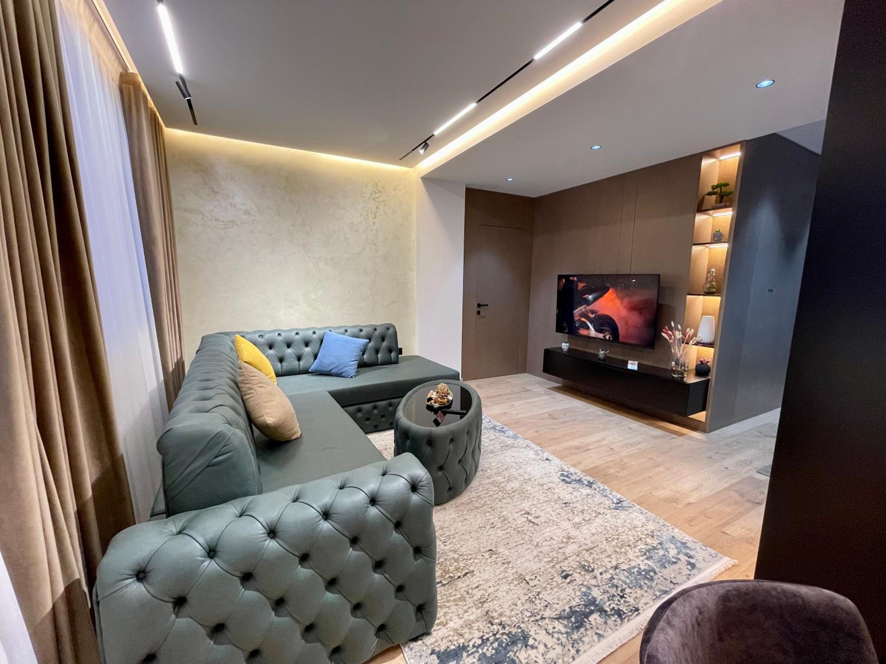 Queens Luxury Apartments Tirana