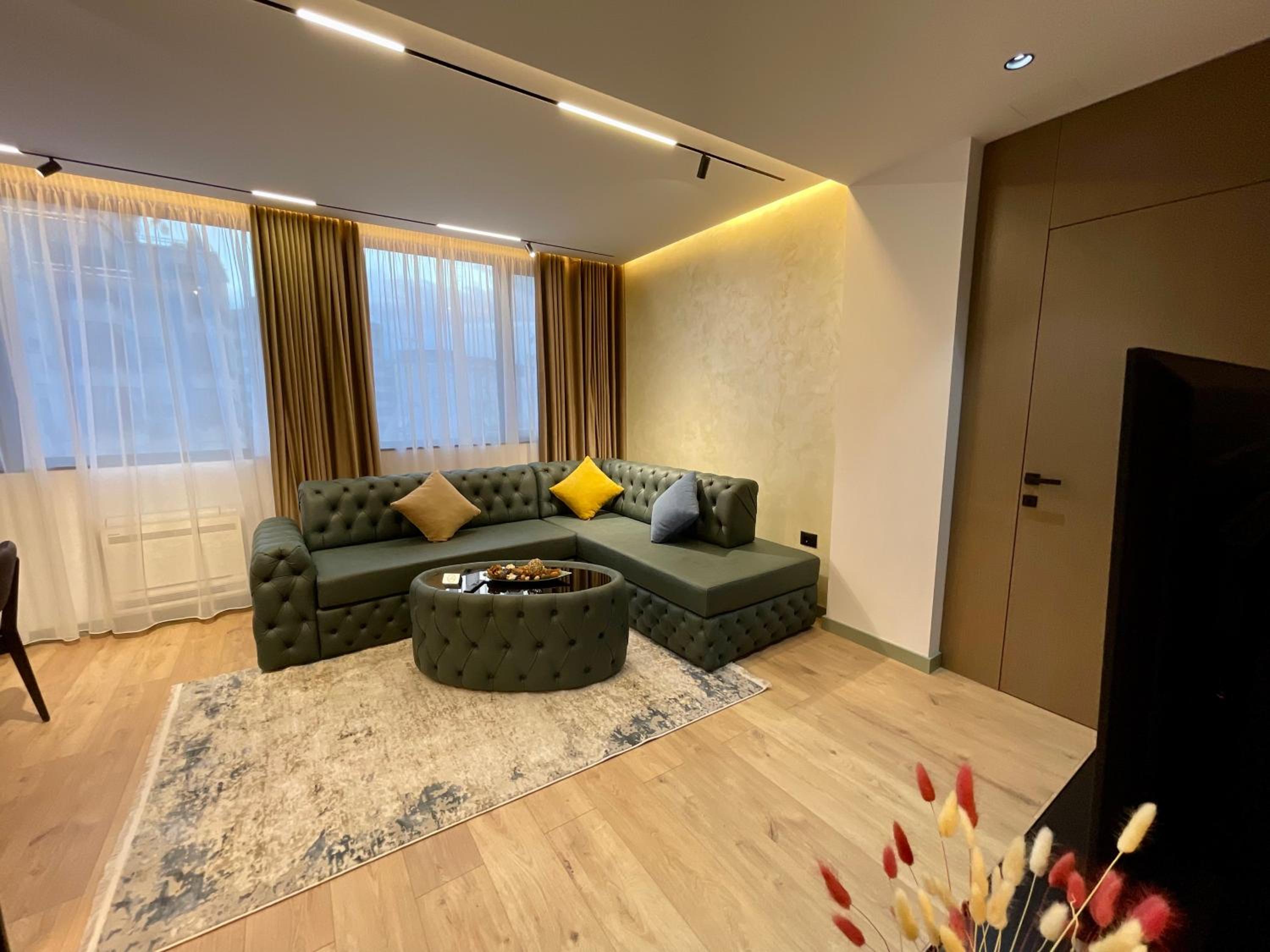 Queens Luxury Apartments Tirana