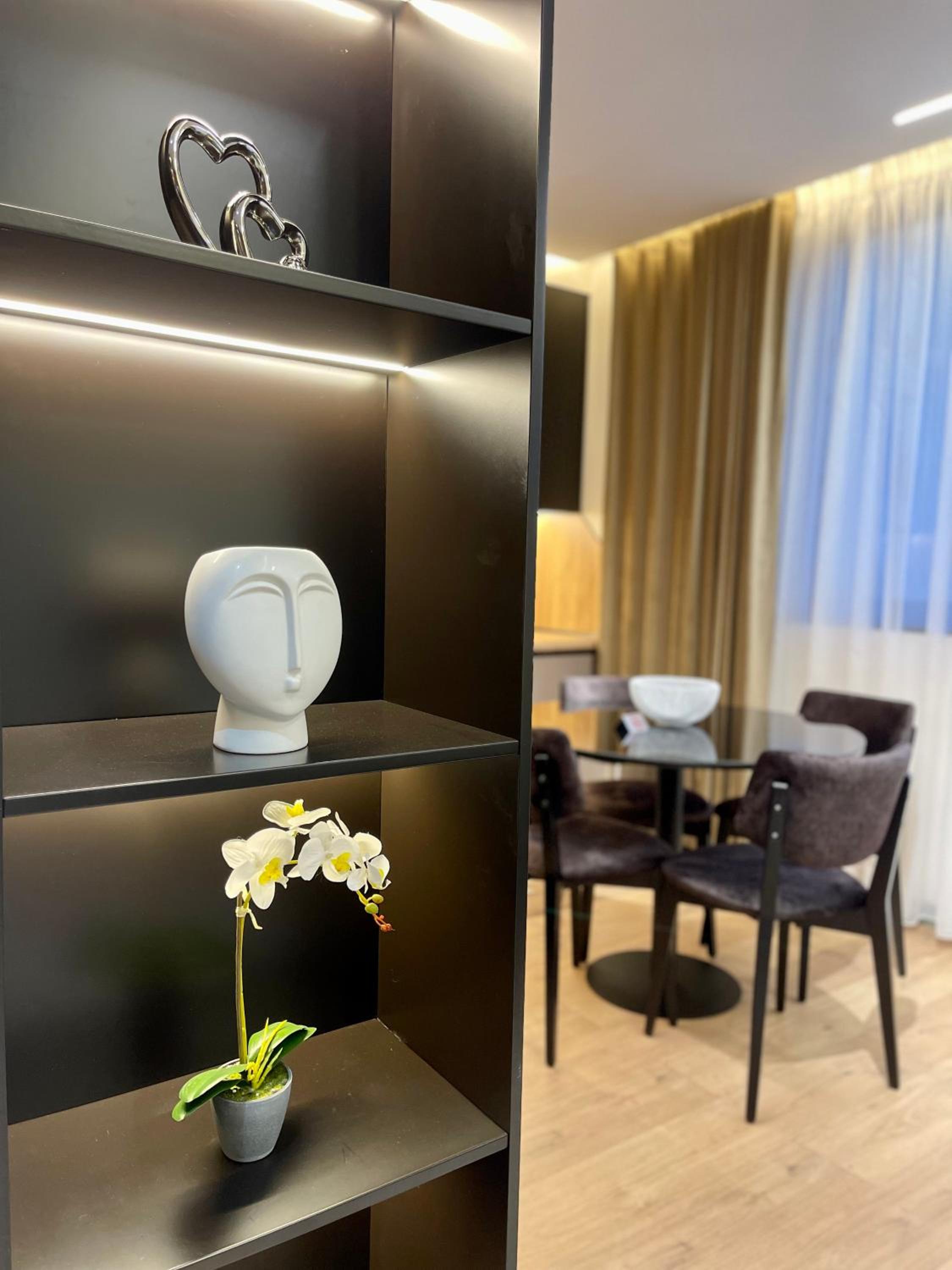 Queens Luxury Apartments Tirana