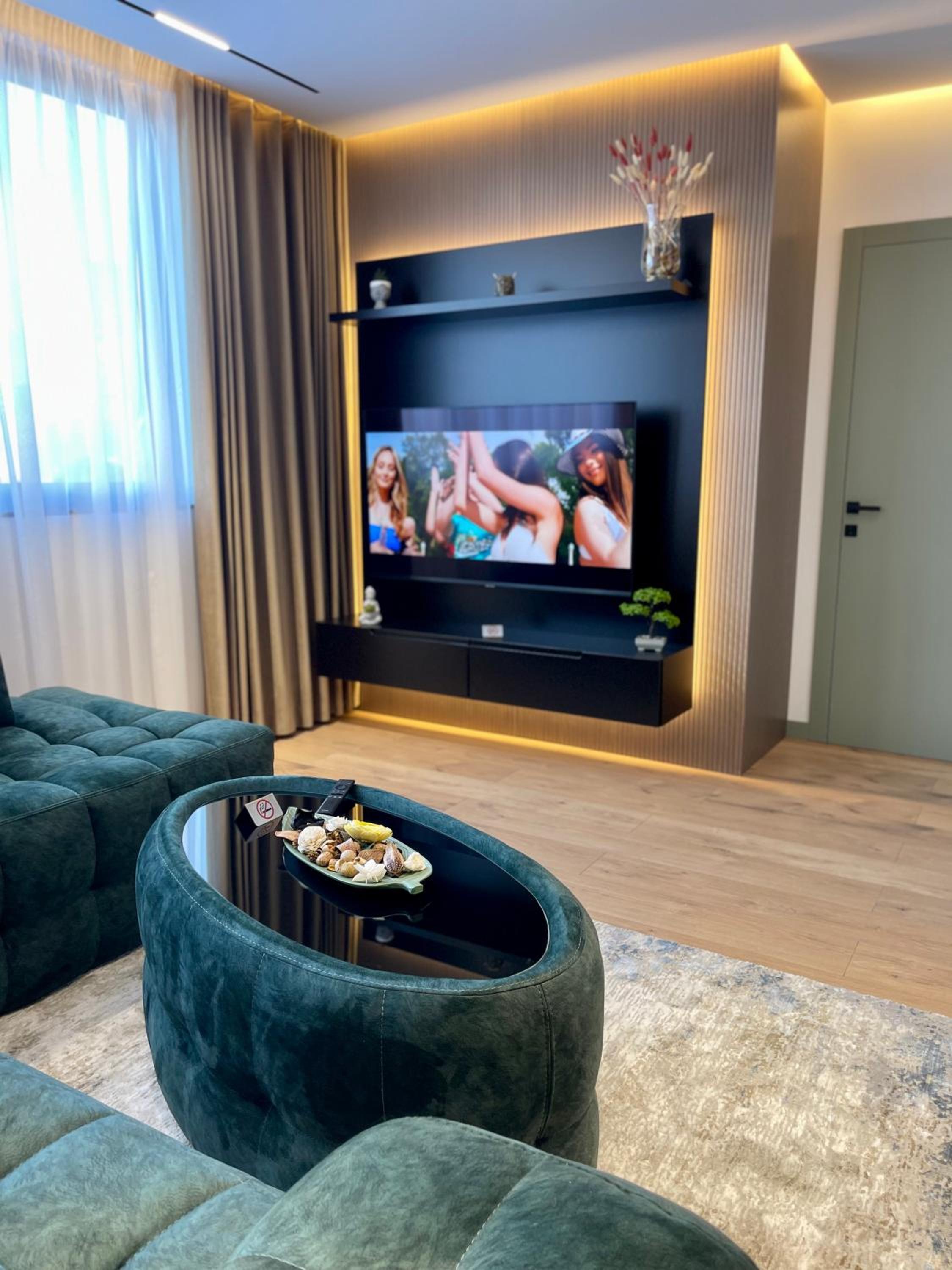 Queens Luxury Apartments Tirana