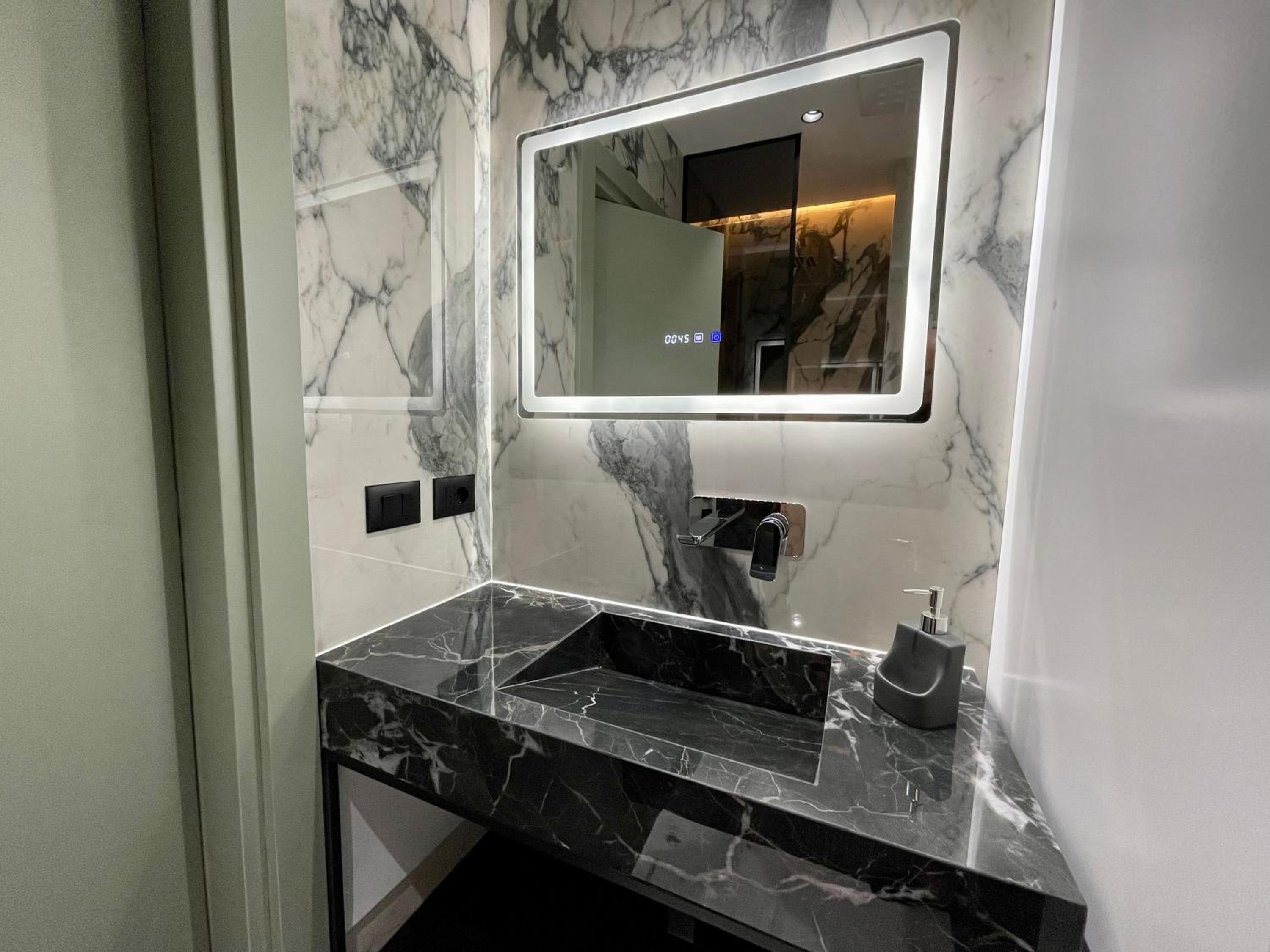 Queens Luxury Apartments Tirana