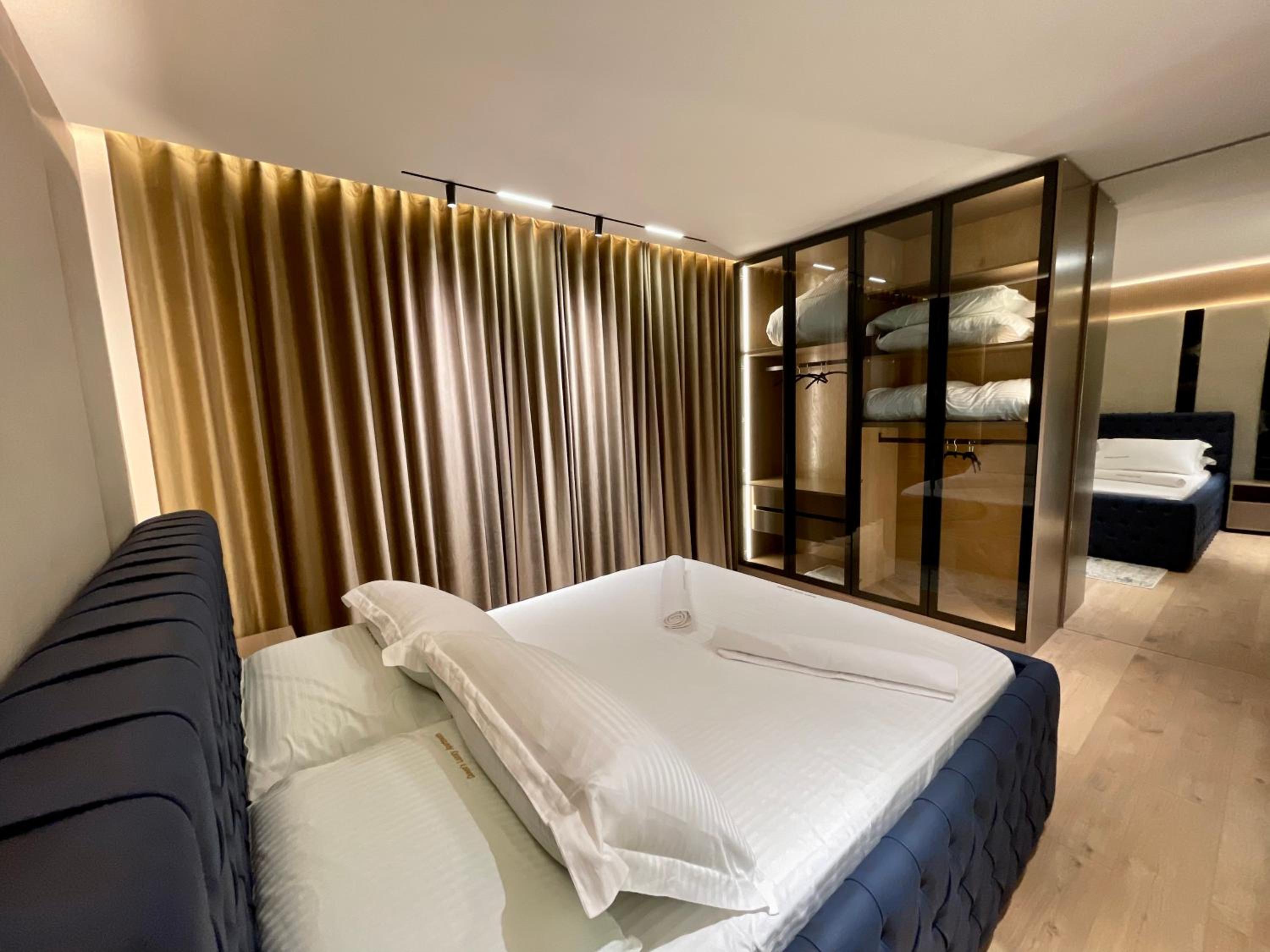 Queens Luxury Apartments Tirana