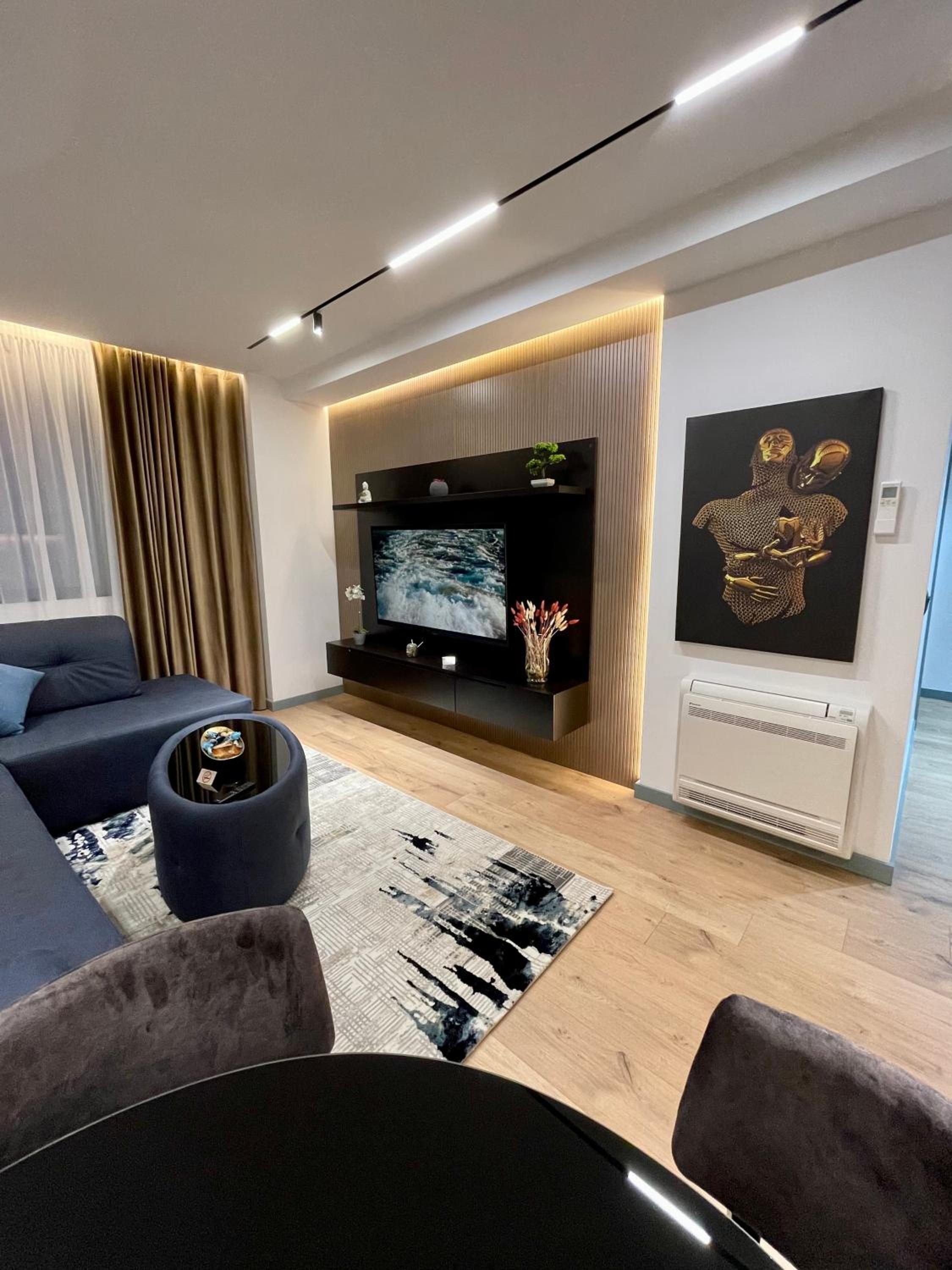 Queens Luxury Apartments Tirana