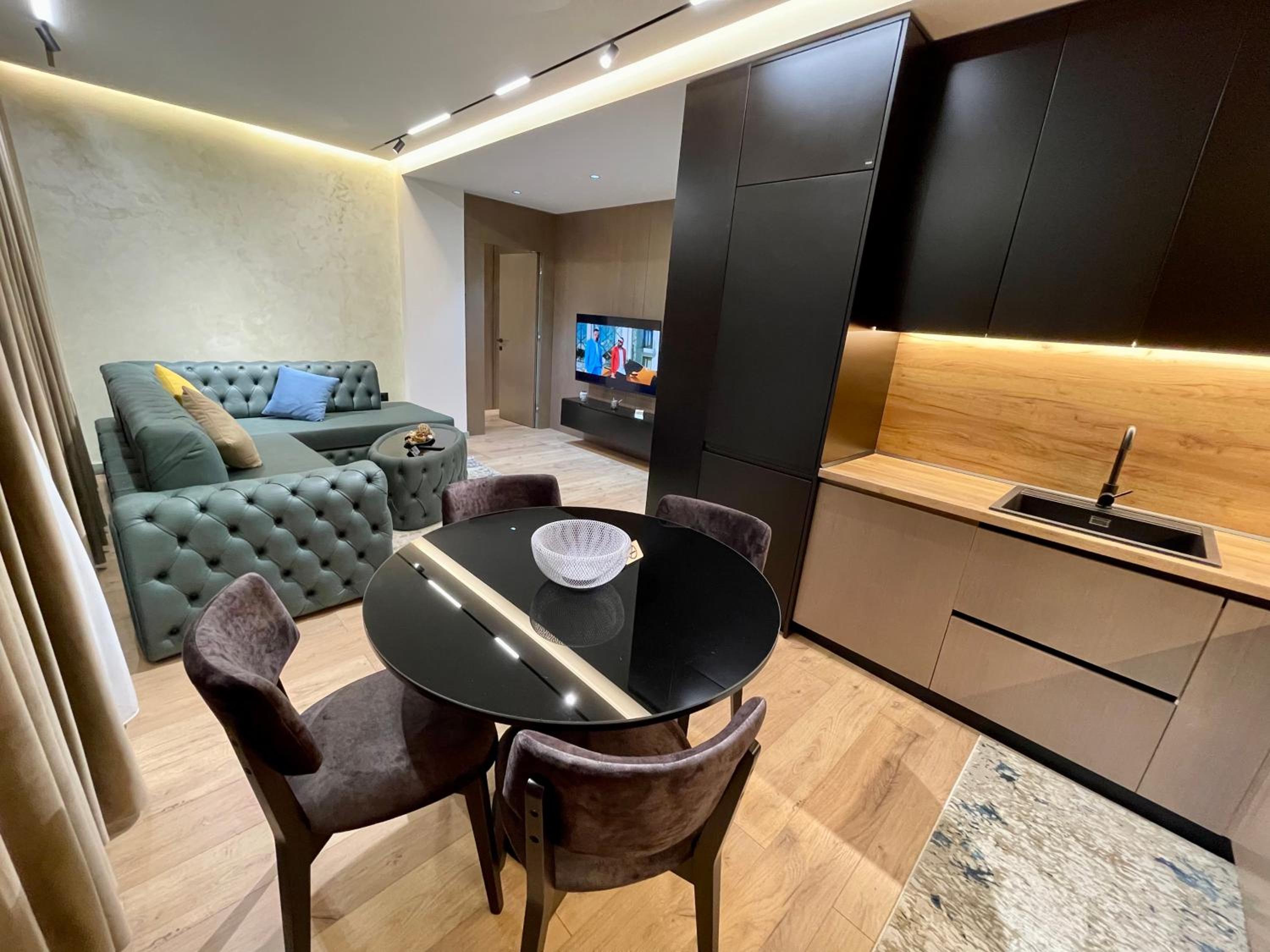 Queens Luxury Apartments Tirana