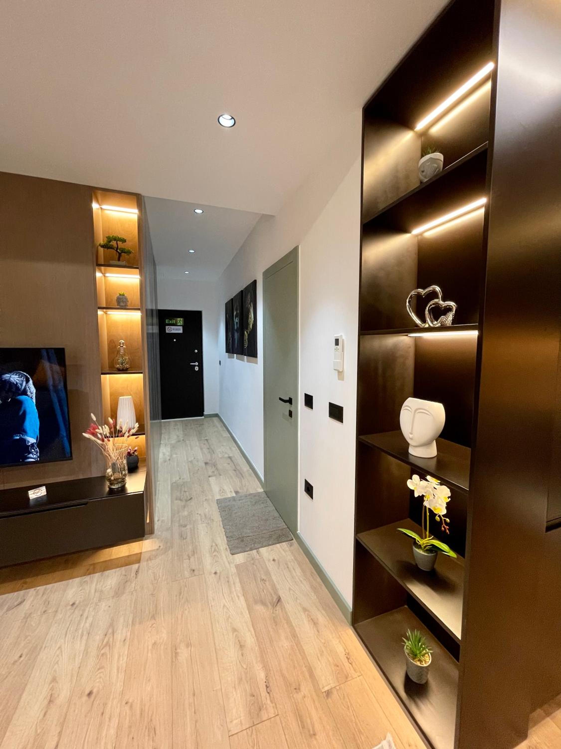Queens Luxury Apartments Tirana