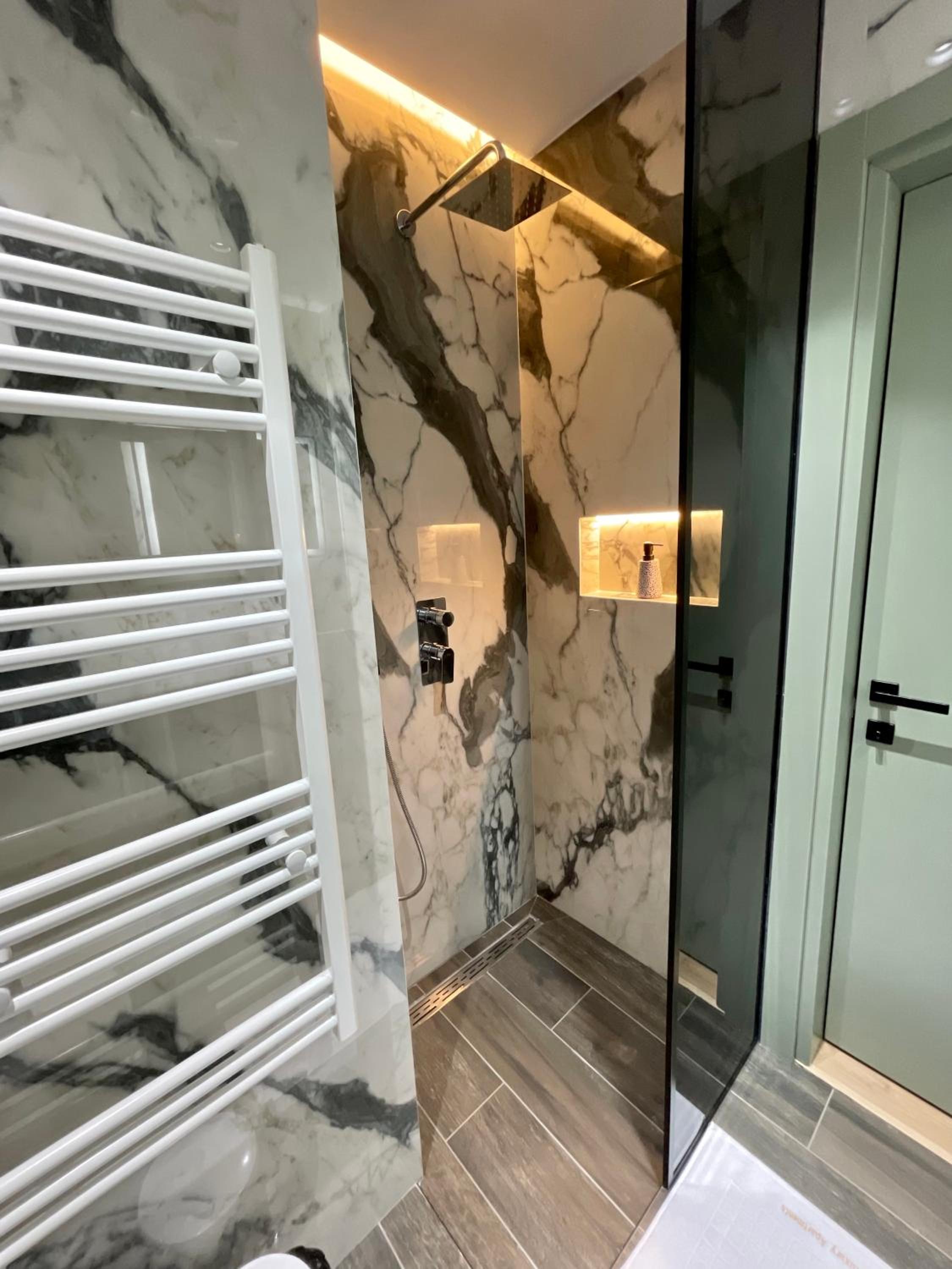 Queens Luxury Apartments Tirana