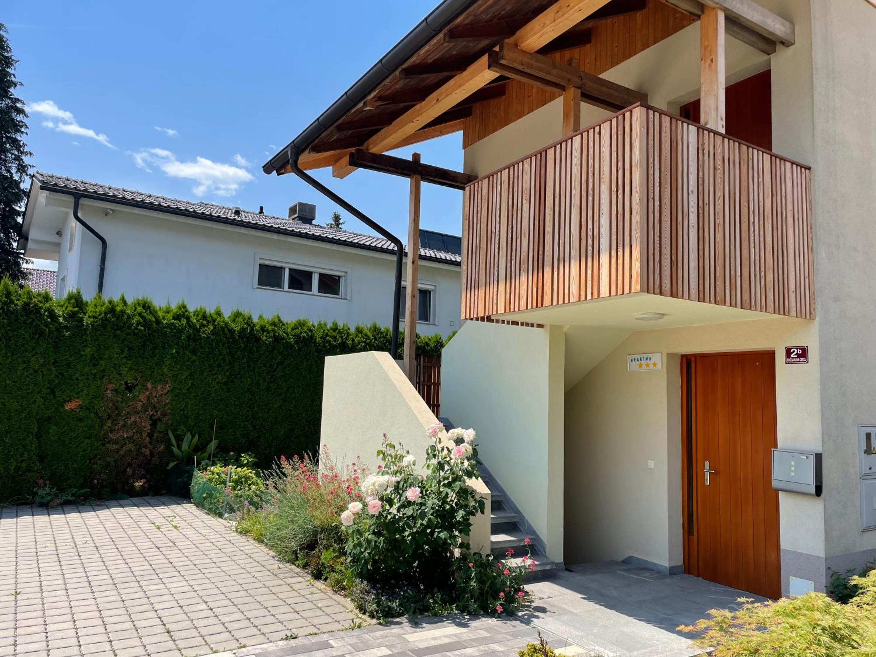 Klinar - Attractive new two-story apartment view 3