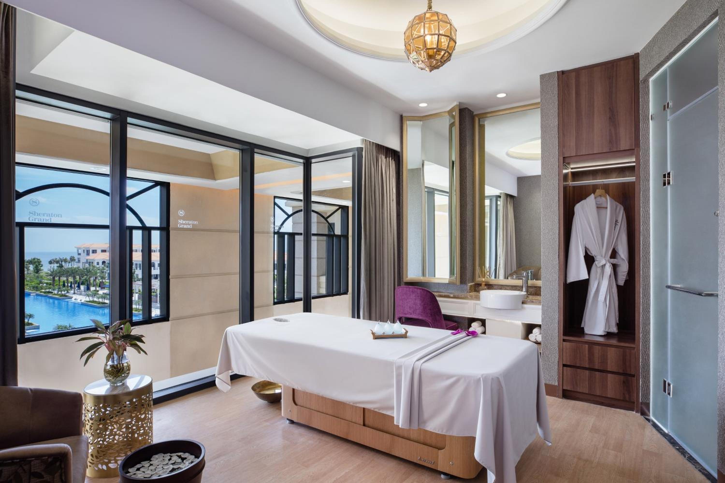 Sheraton Grand Danang Beach Resort & Spa