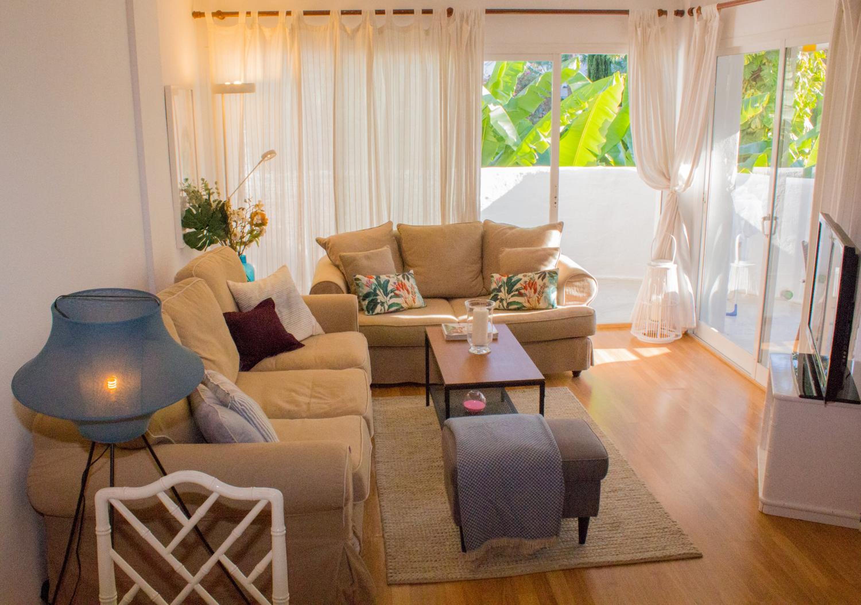 Benalgolf Lovely apartment in Benalmádena with Sea Views, Excellent WIFI connection, private Backyard with BBQ