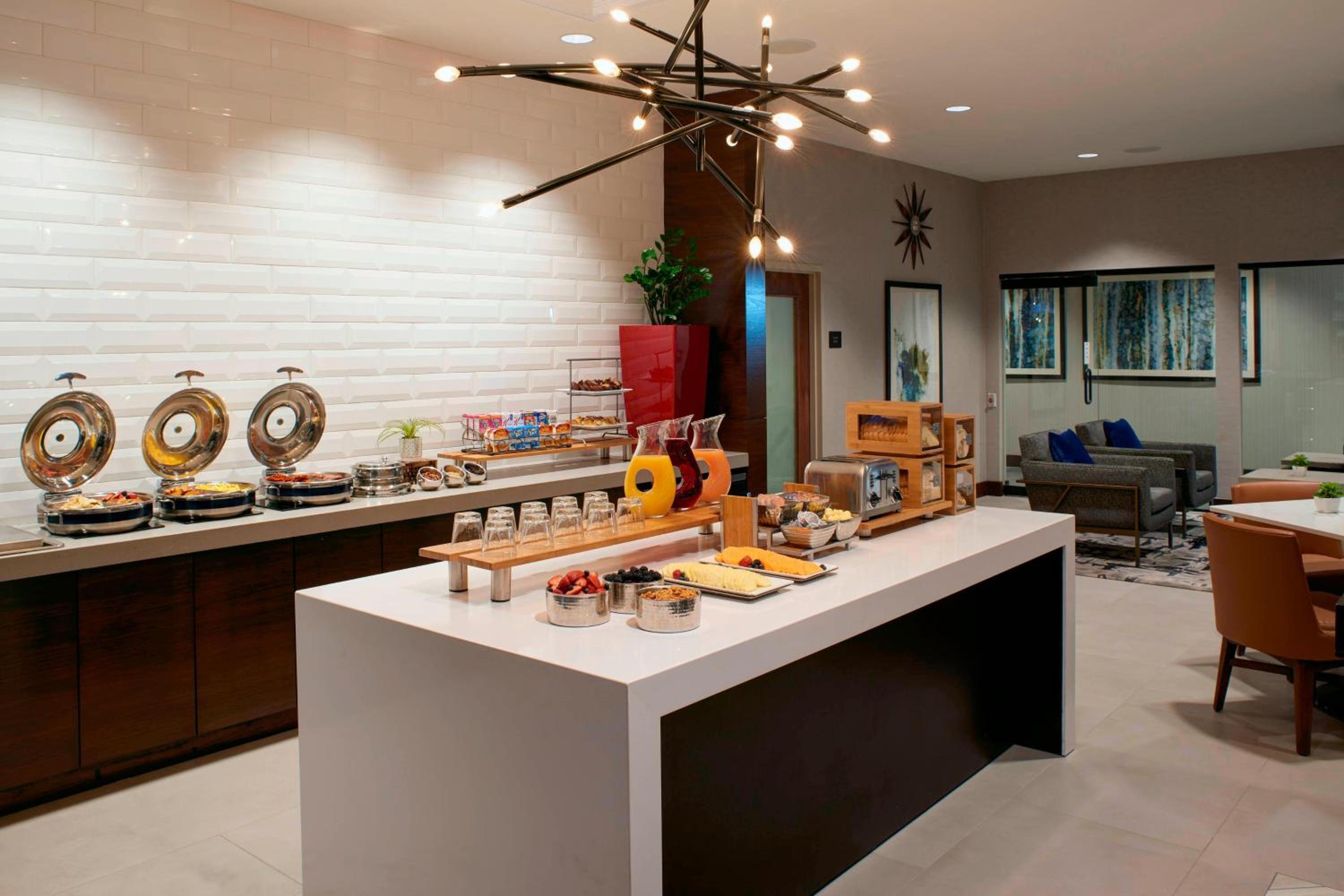 Kansas City Vacations - Kansas City Airport Marriott - Property Image 1