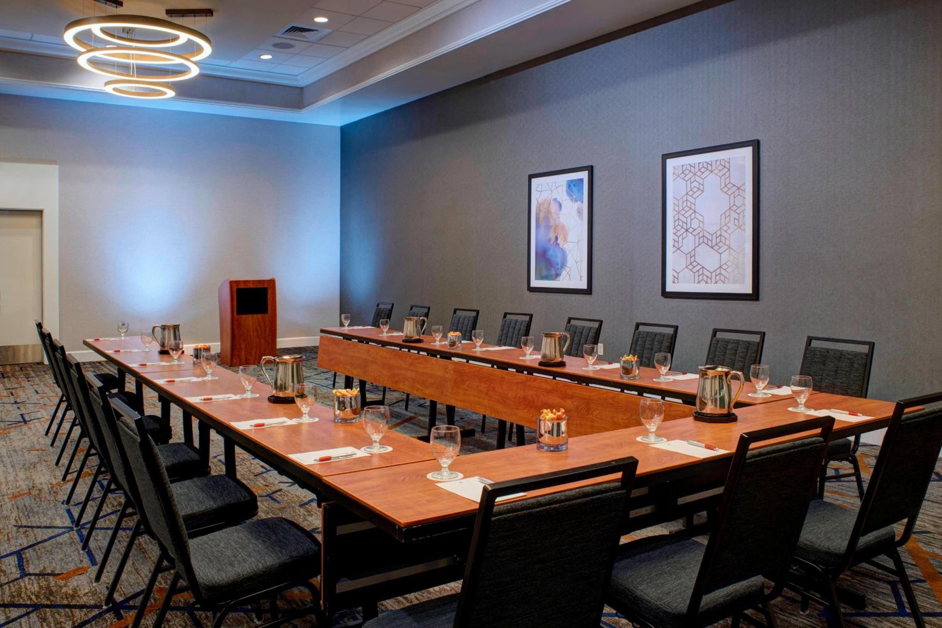 Kansas City Vacations - Kansas City Airport Marriott - Property Image 24