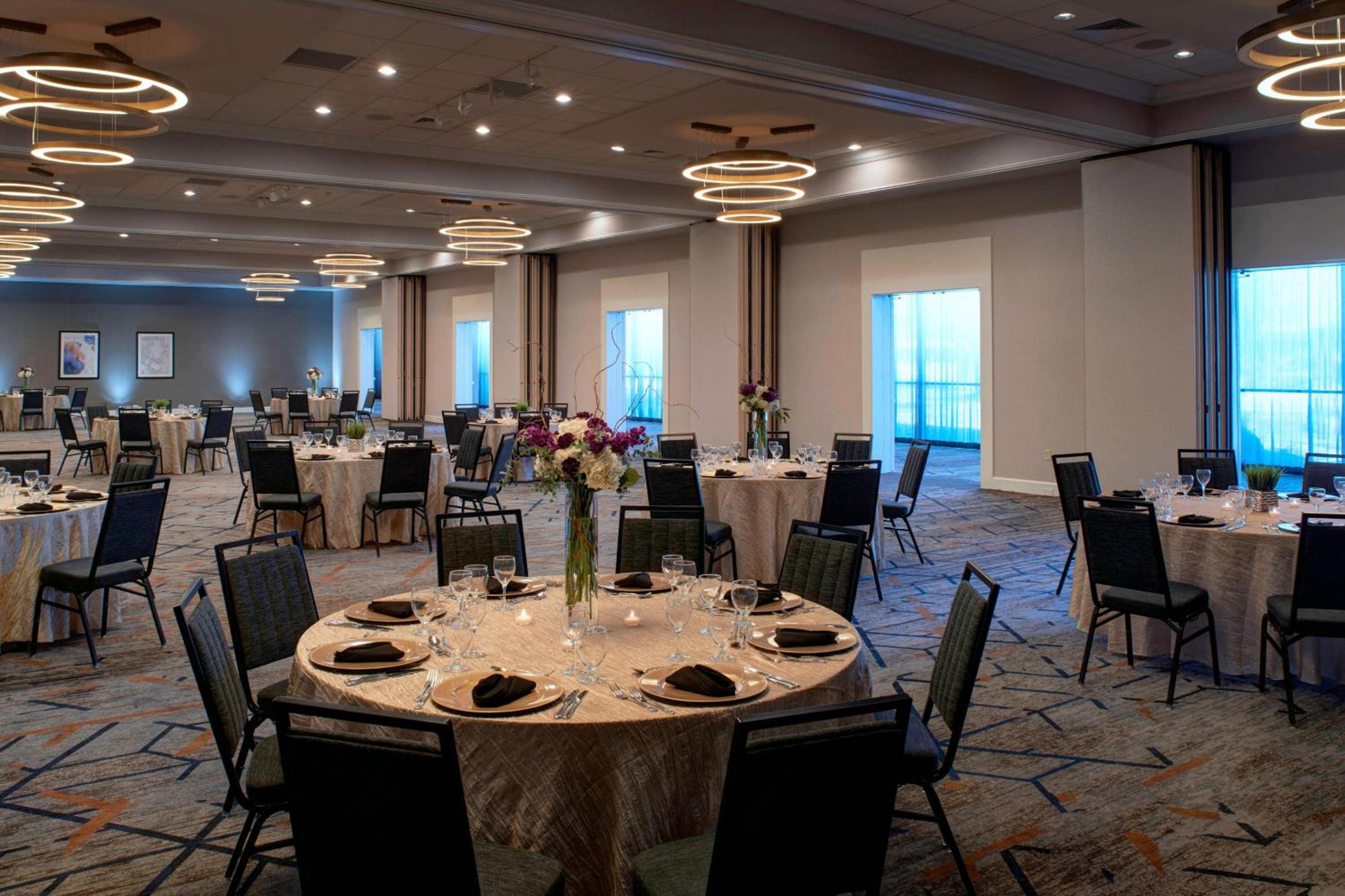 Kansas City Vacations - Kansas City Airport Marriott - Property Image 38