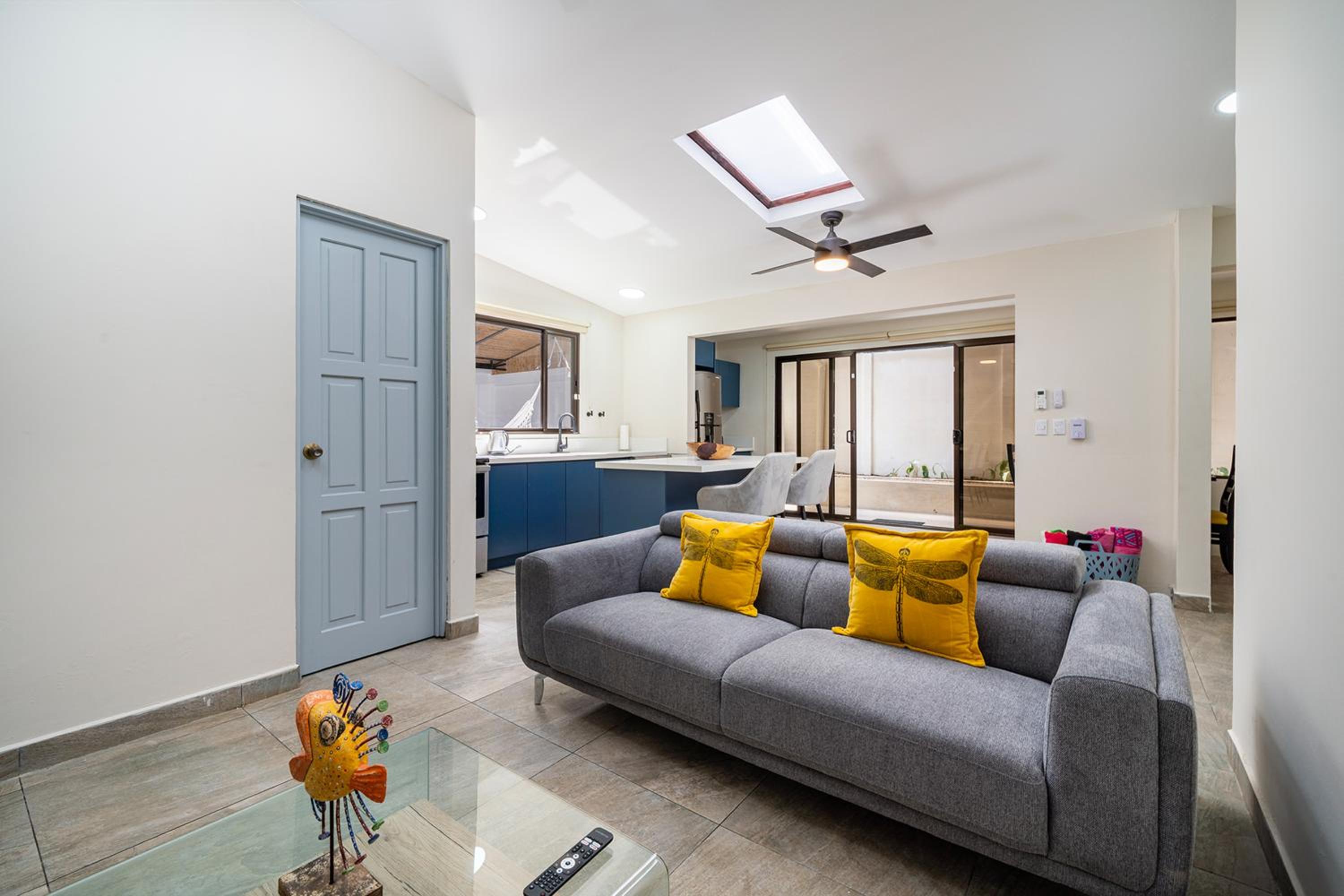 Modern 4BR Home, Pool, Parking, Walk To The Beach