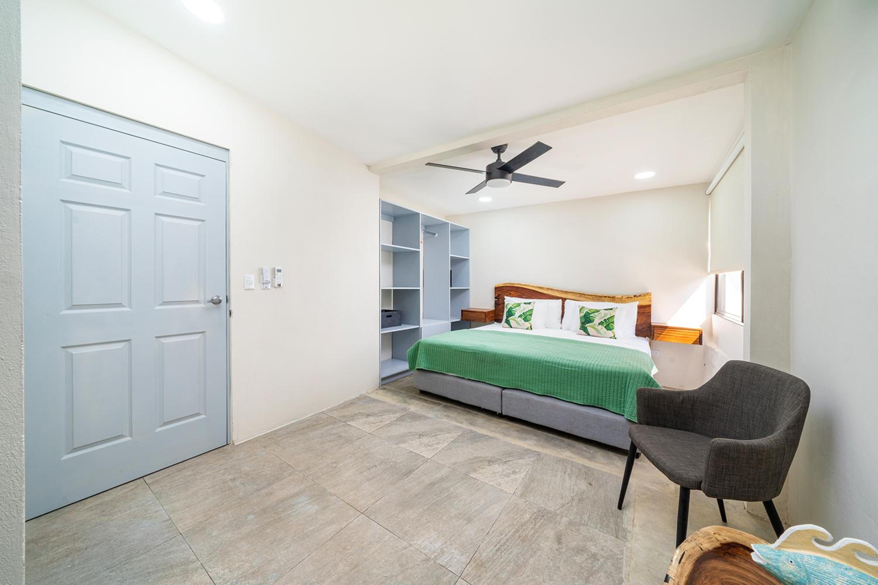 Modern 4BR Home, Pool, Parking, Walk To The Beach