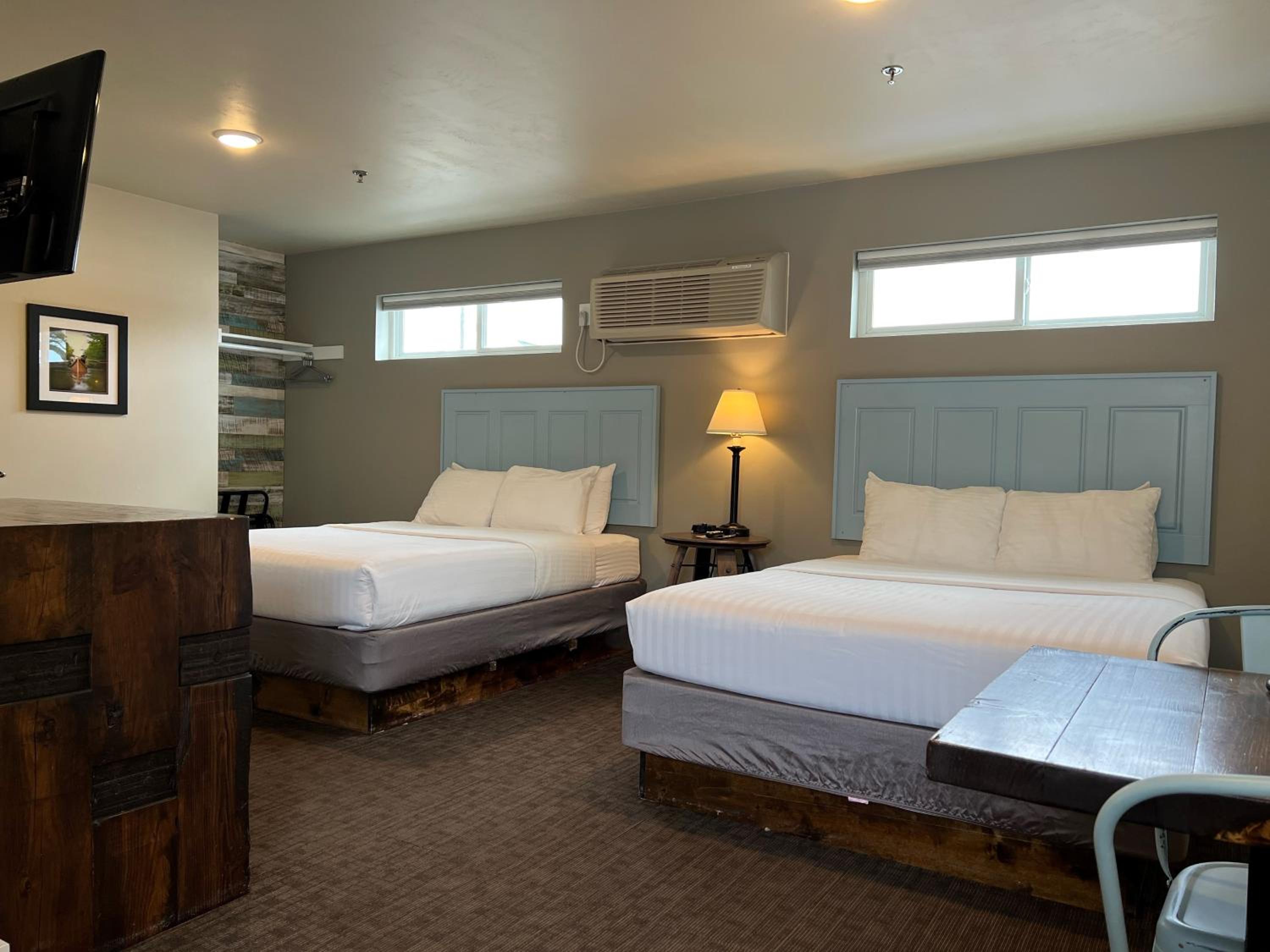 Julie's Park Cafe & Motel