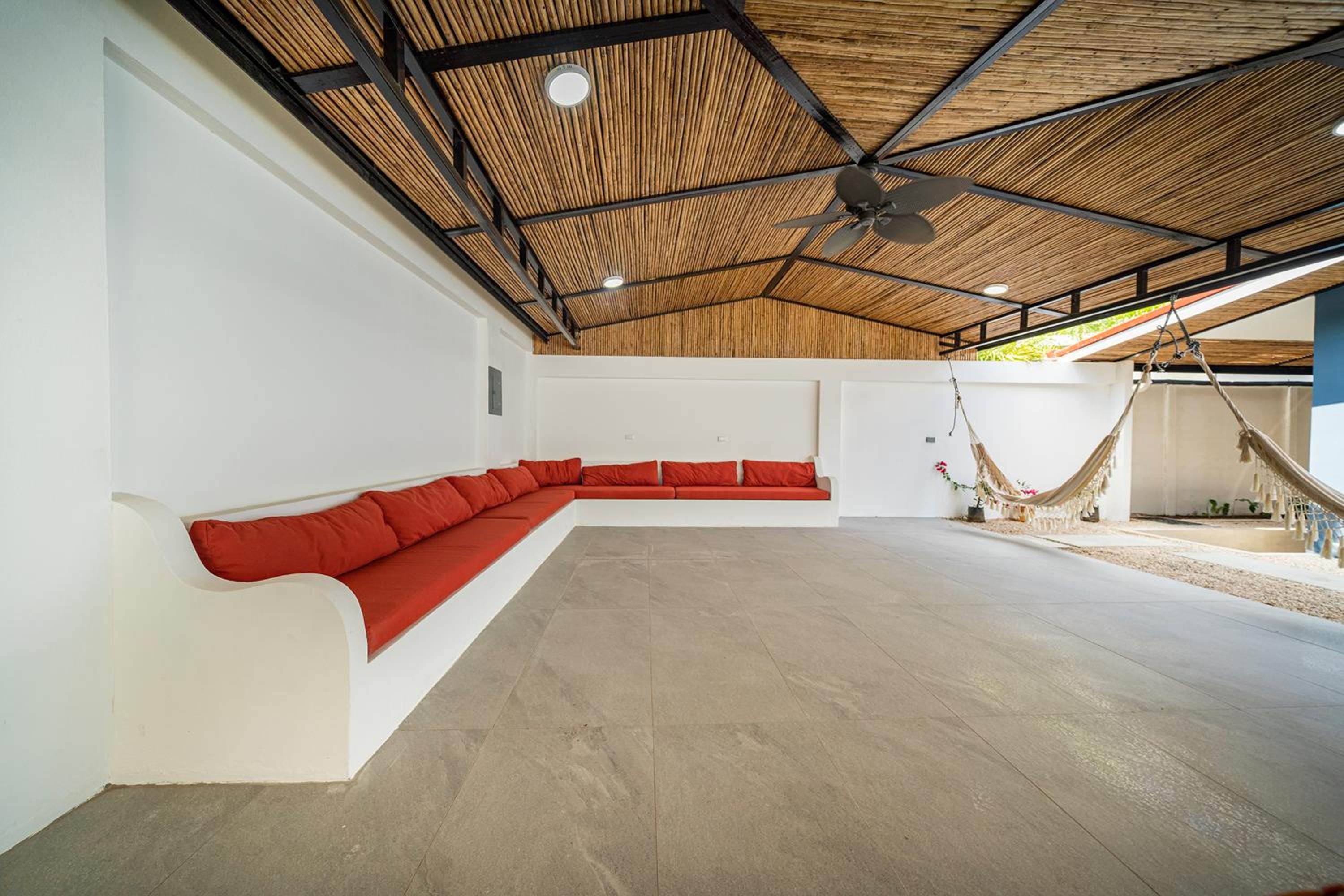 Modern 4BR Home, Pool, Parking, Walk To The Beach