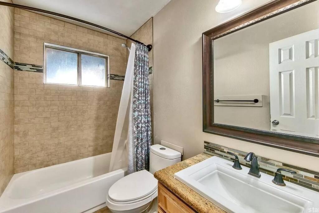 Lake Views in 3bdr Family Home w/ Hottub view 2