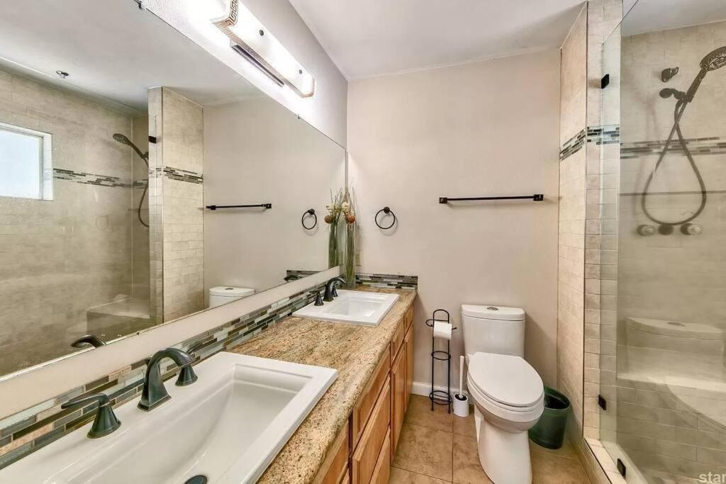 Lake Views in 3bdr Family Home w/ Hottub view 3