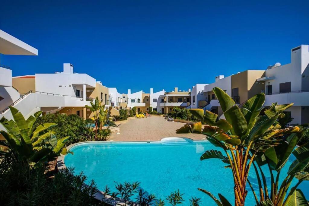 One Bedroom Apartment in Albur Village 1H view 2