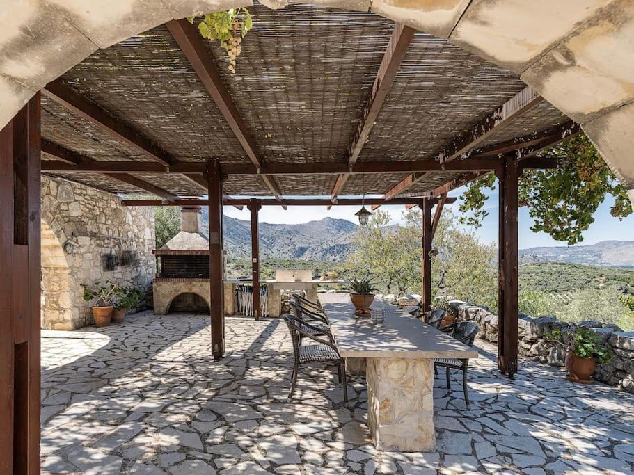 Aloni House - Spacious secluded villa with pool, up to 10 guests view 3