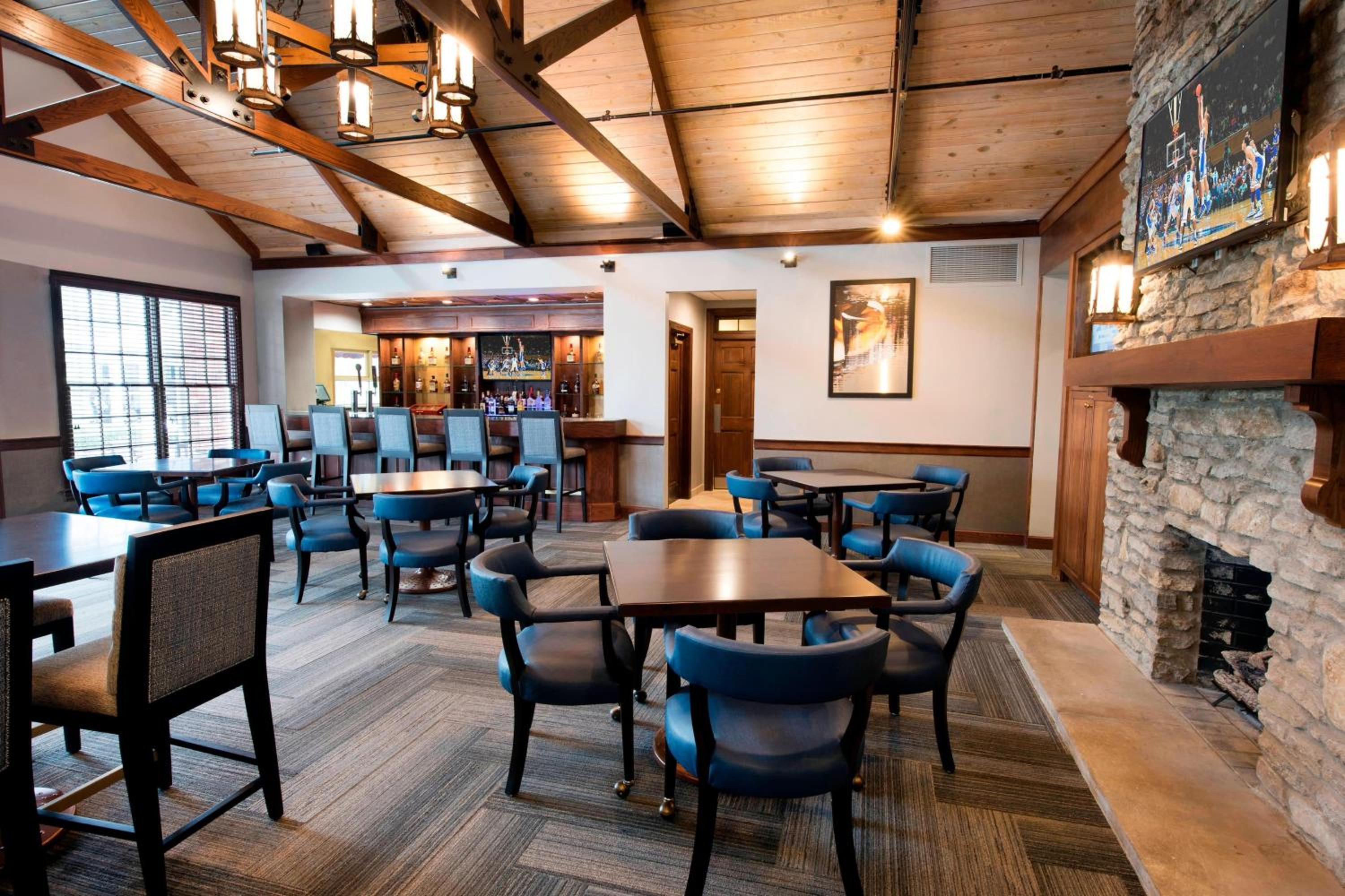 Lexington Vacations - Marriott Lexington Griffin Gate Golf Resort Spa - Property Image 26