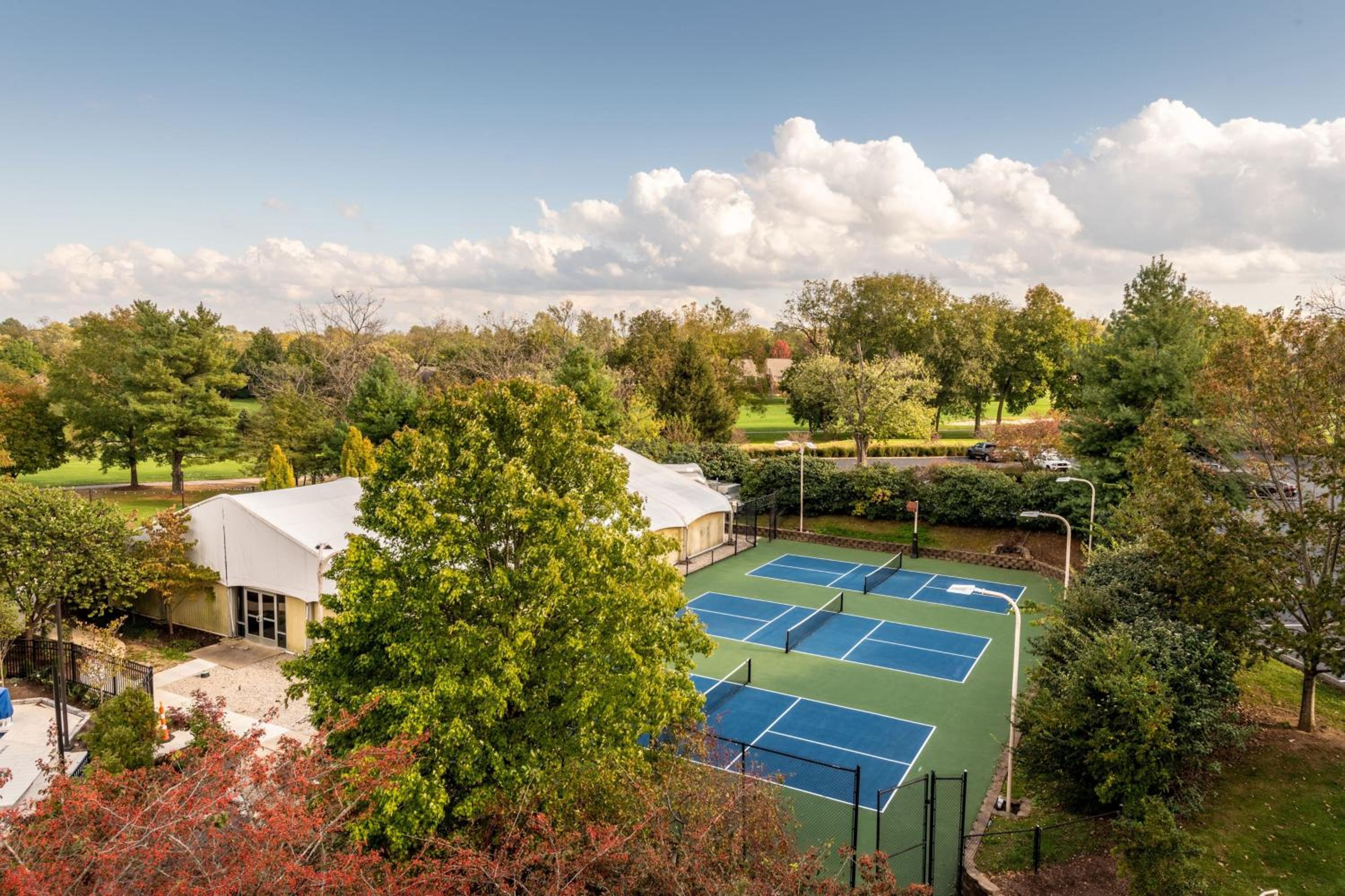Lexington Vacations - Marriott Lexington Griffin Gate Golf Resort Spa - Property Image 85