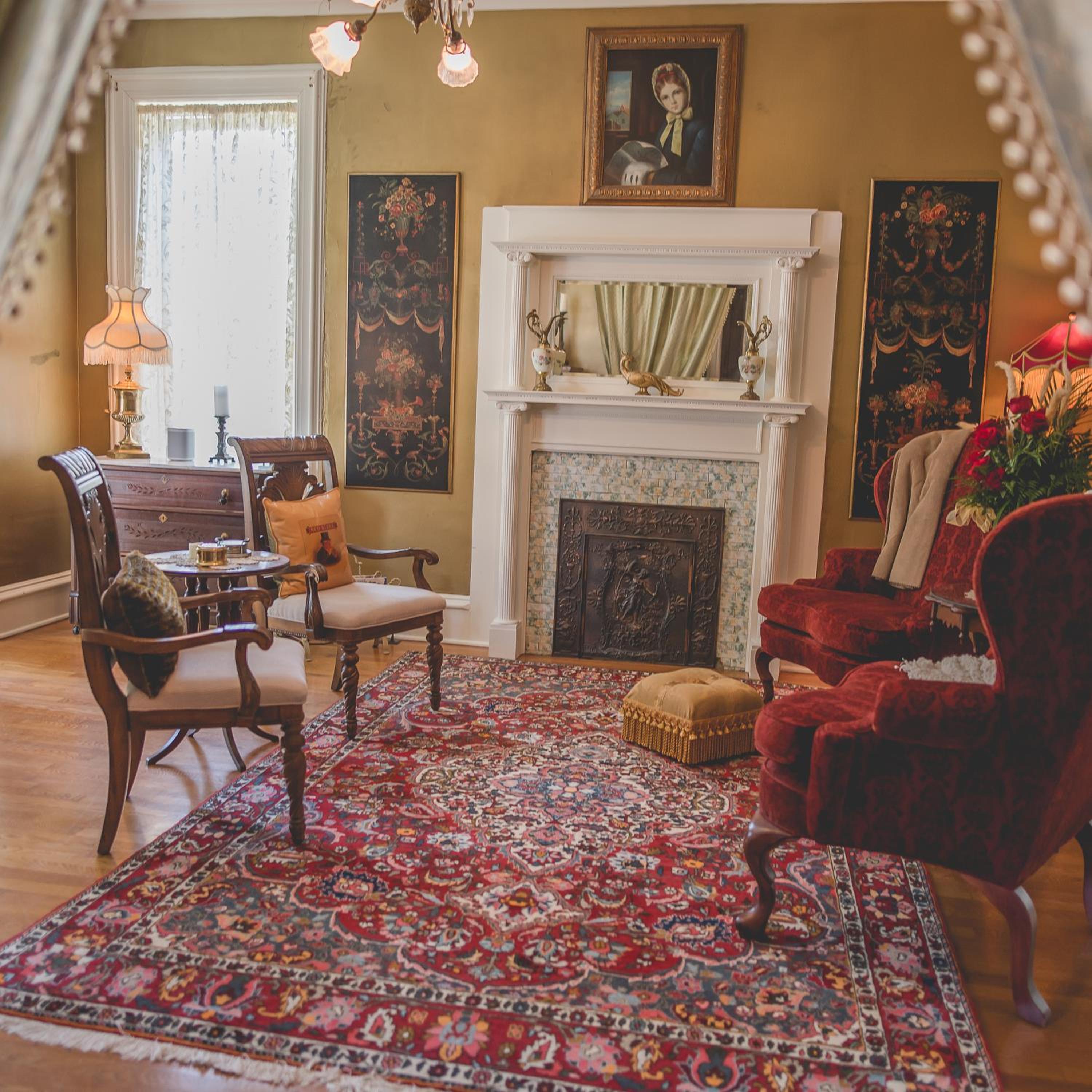 Grand Victorian Manor & Cottage view 3