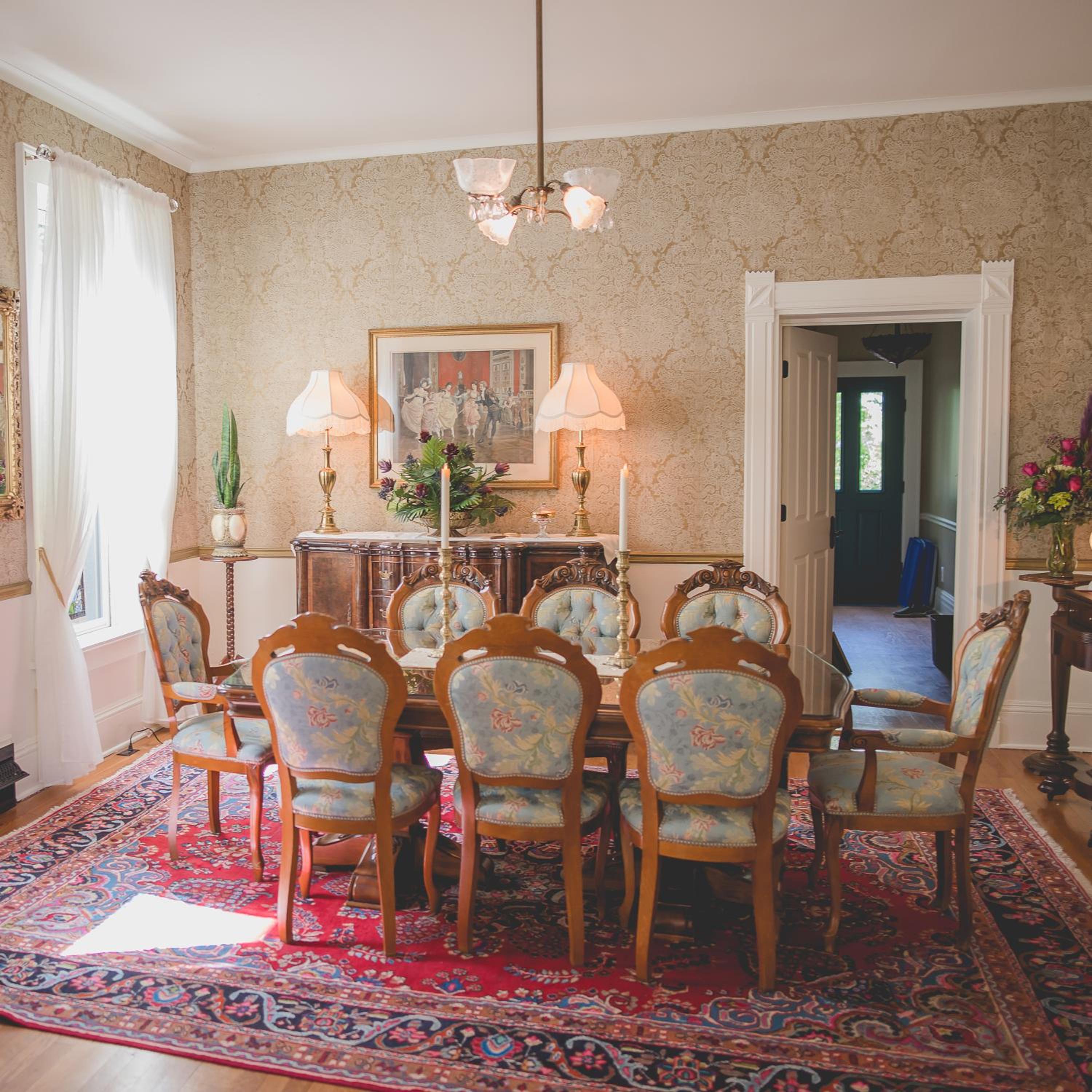 Grand Victorian Manor & Cottage view 4