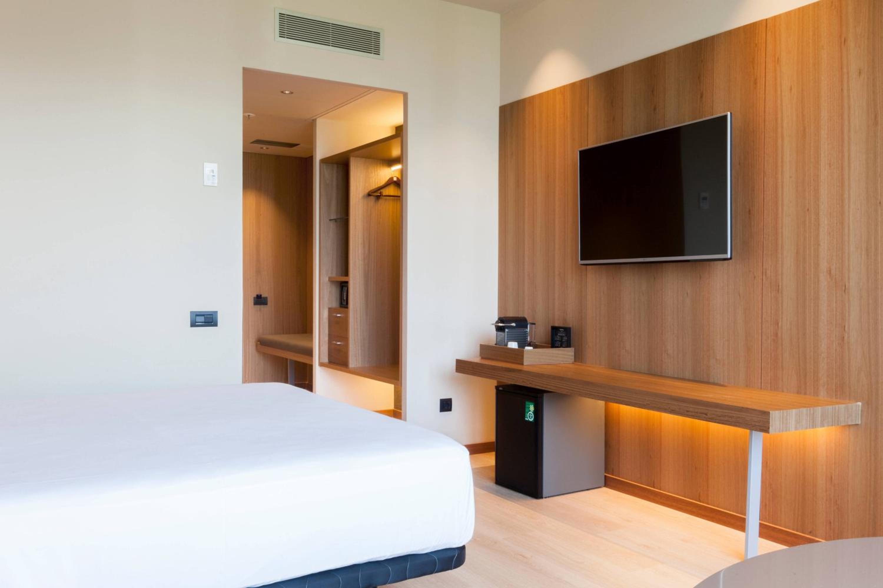 AC Hotel Diagonal L'Illa by Marriott-3