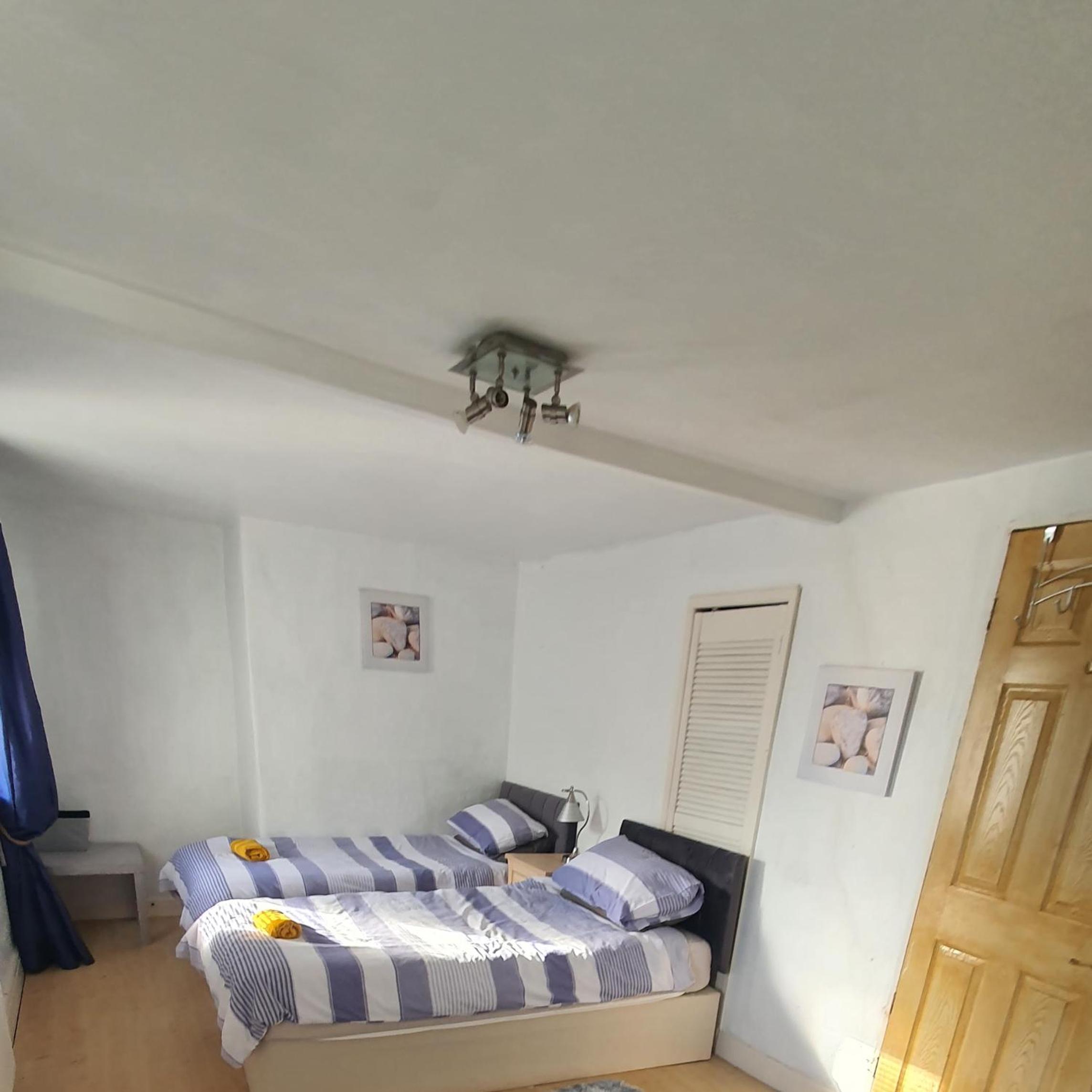 3 bed cottage tremadog view 2
