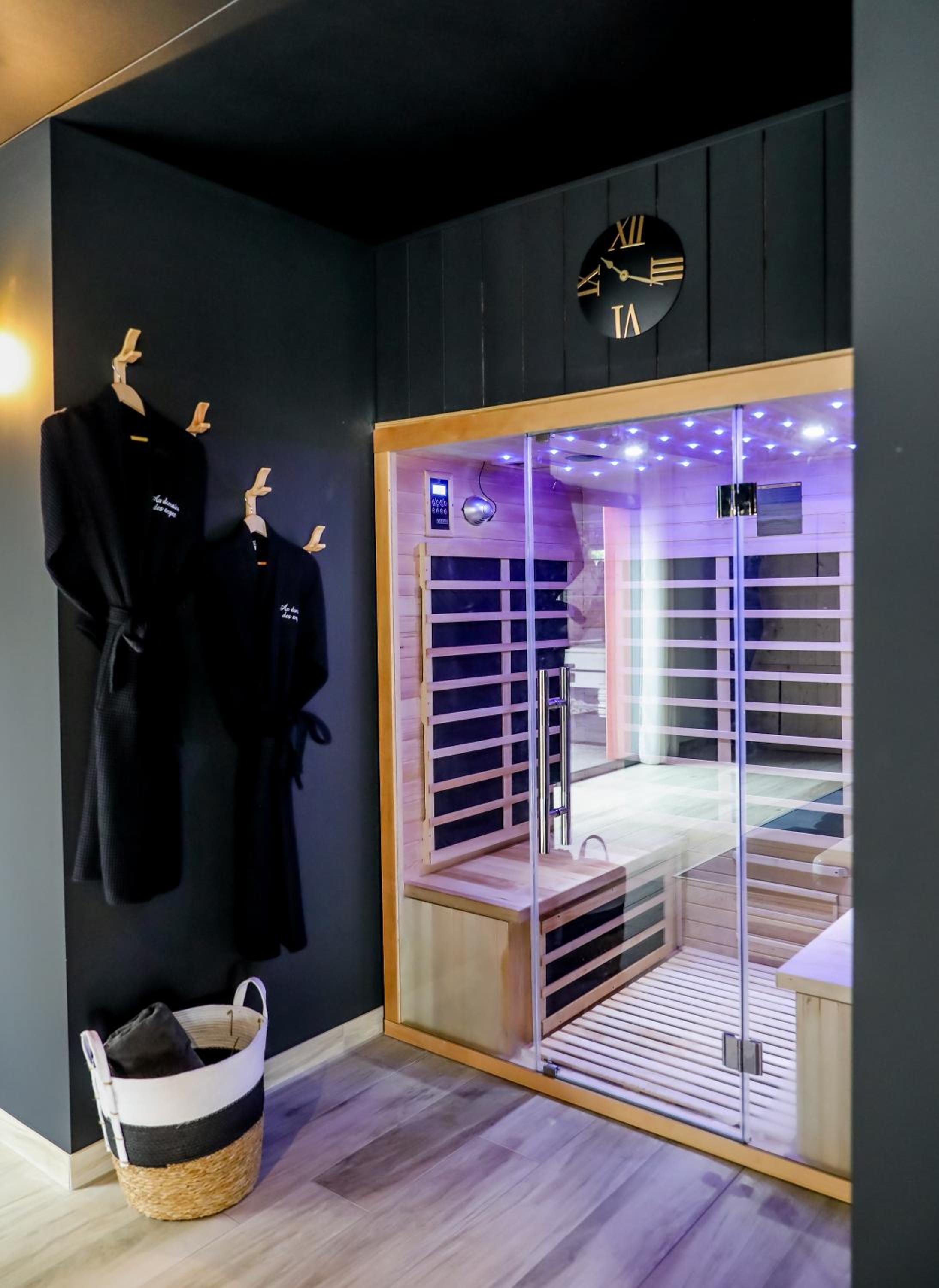 Au domaine des anges, 3 gîtes luxueux avec Jacuzzi privatif, sauna, mini-piscine, piscine extérieure chauffée en saison, photo 32