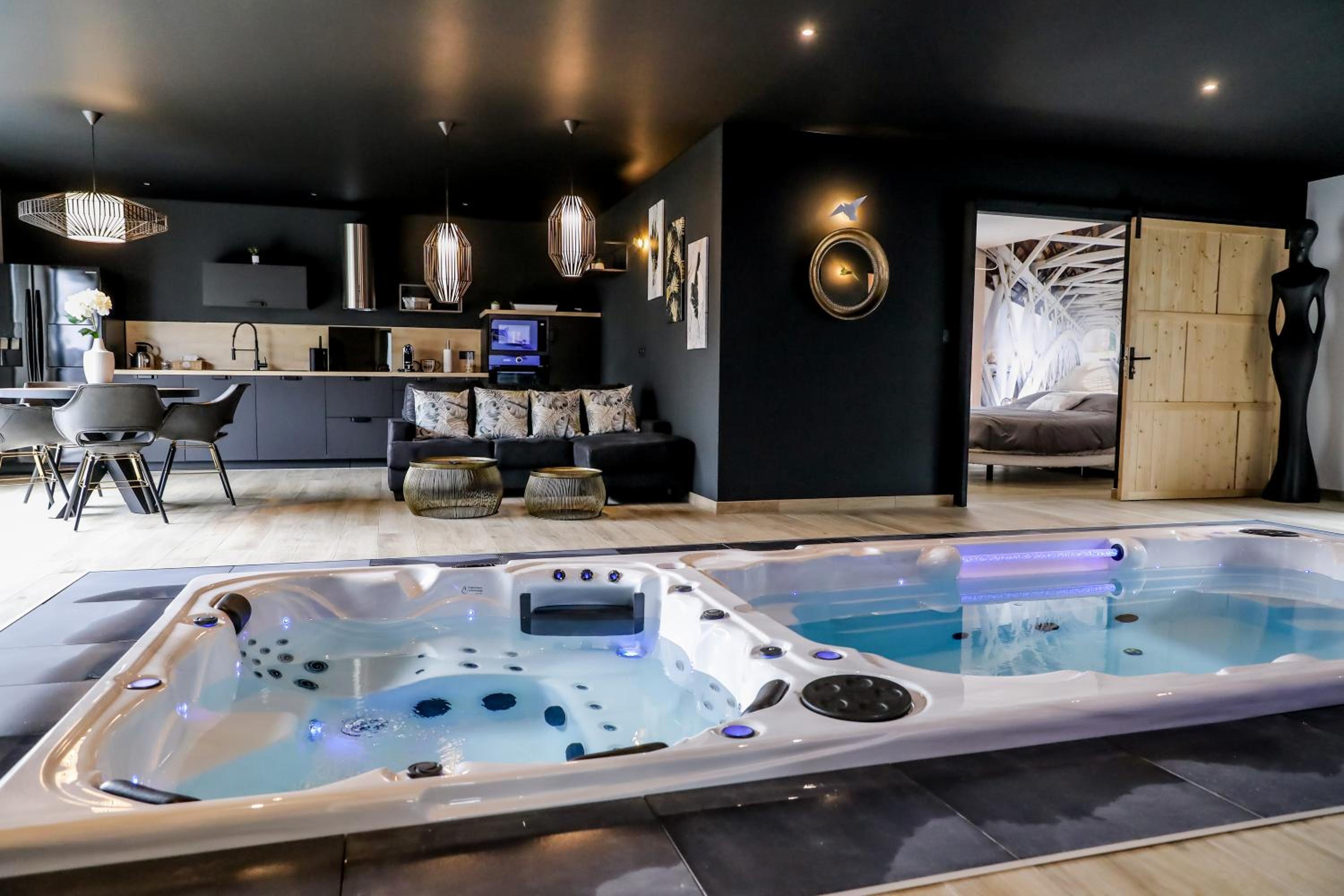 Au domaine des anges Gites avec Jacuzzi privatif dans la chambre