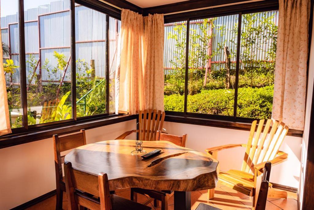 FLOR DE PARAISO BUNGALOWS
