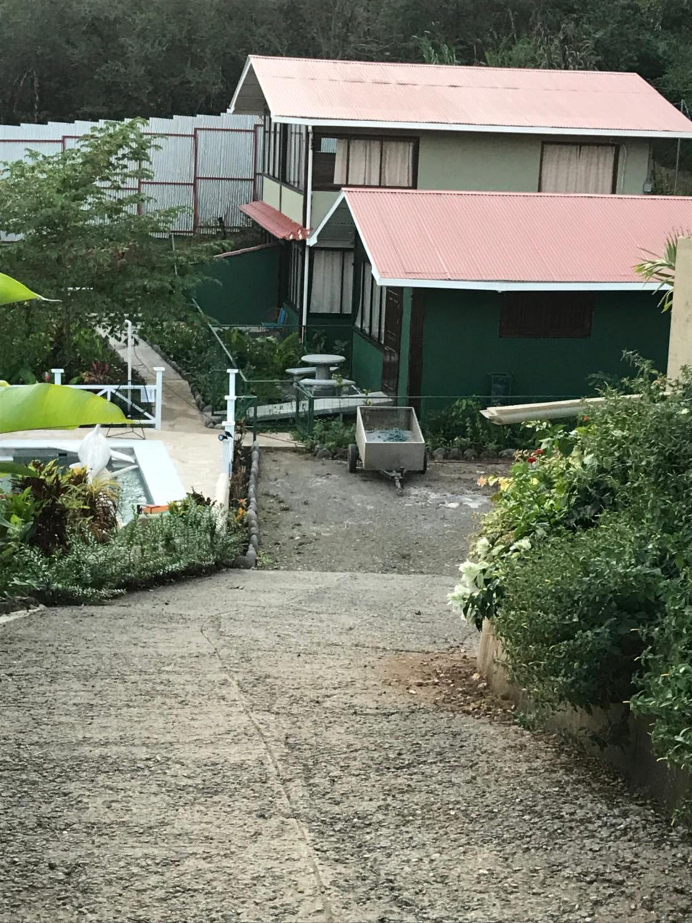 FLOR DE PARAISO BUNGALOWS