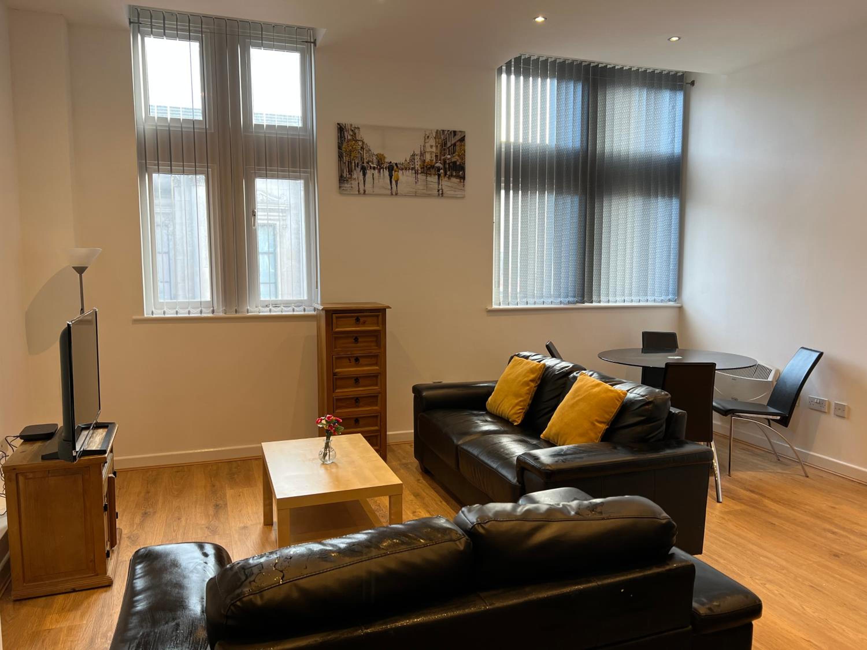 2 bedroom city centre apartment 35 Victoria street view 5