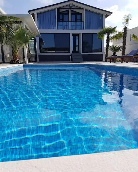 Isea Wood Villa