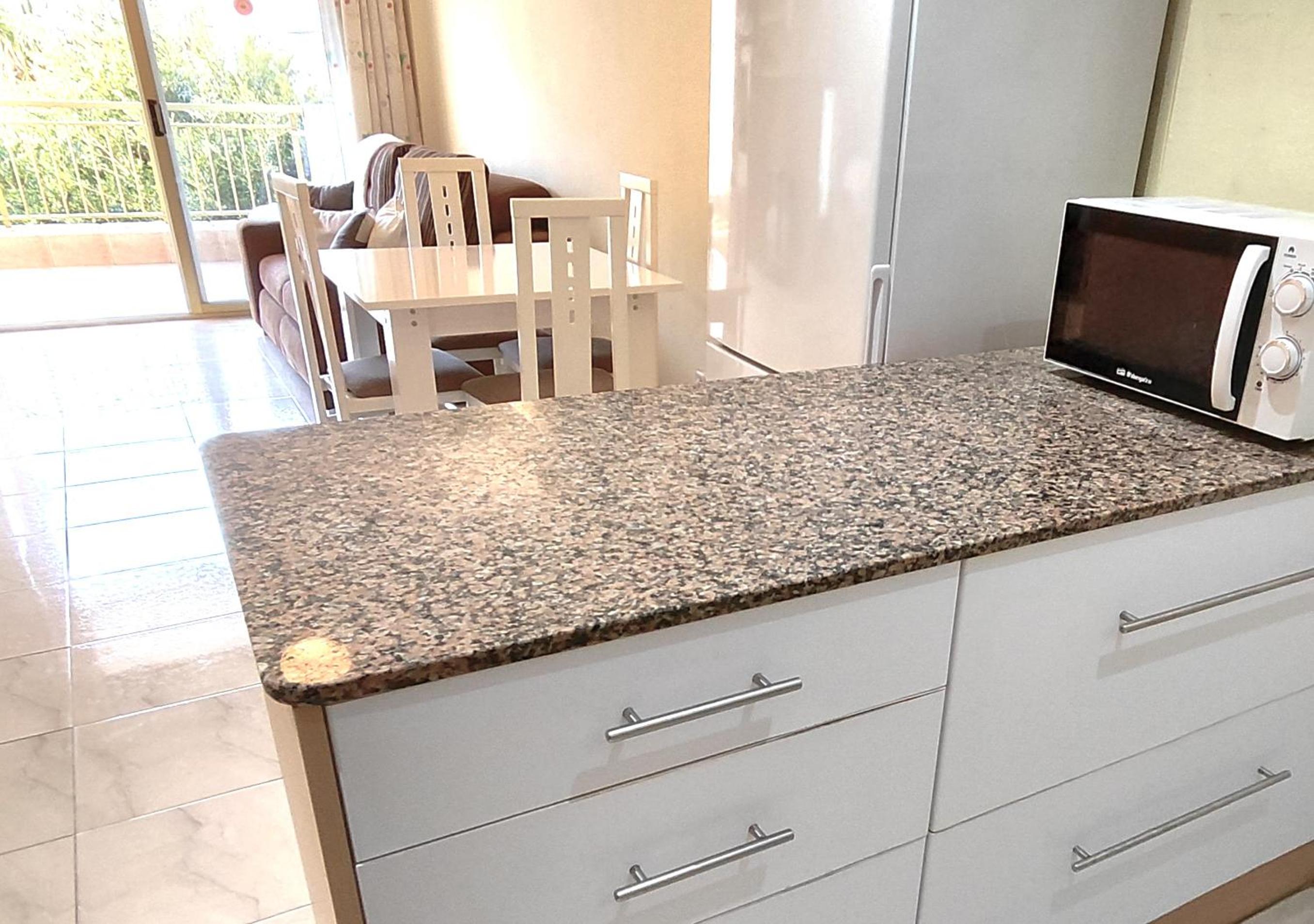 Luminoso apartamento en SALOU con TERRAZA y PARQUE INFANTIL IDEAL FAMILIAS
